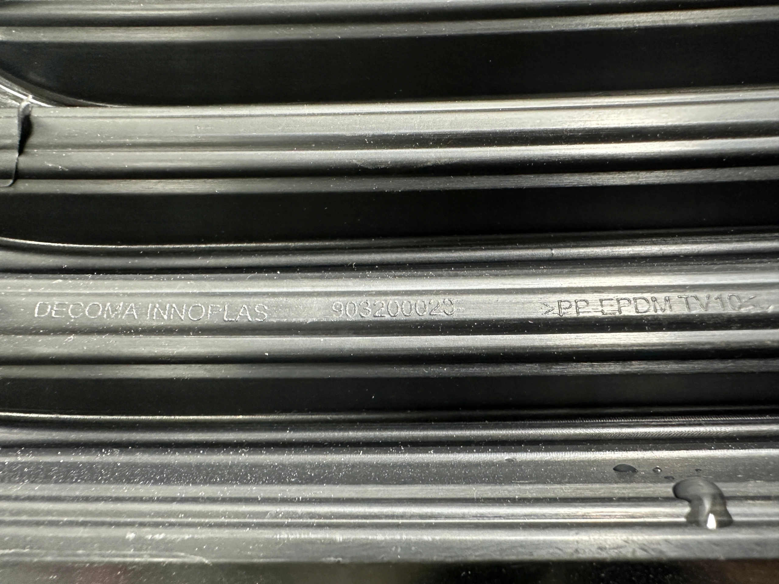 Opel Insignia A grid of a bumper left 903200023