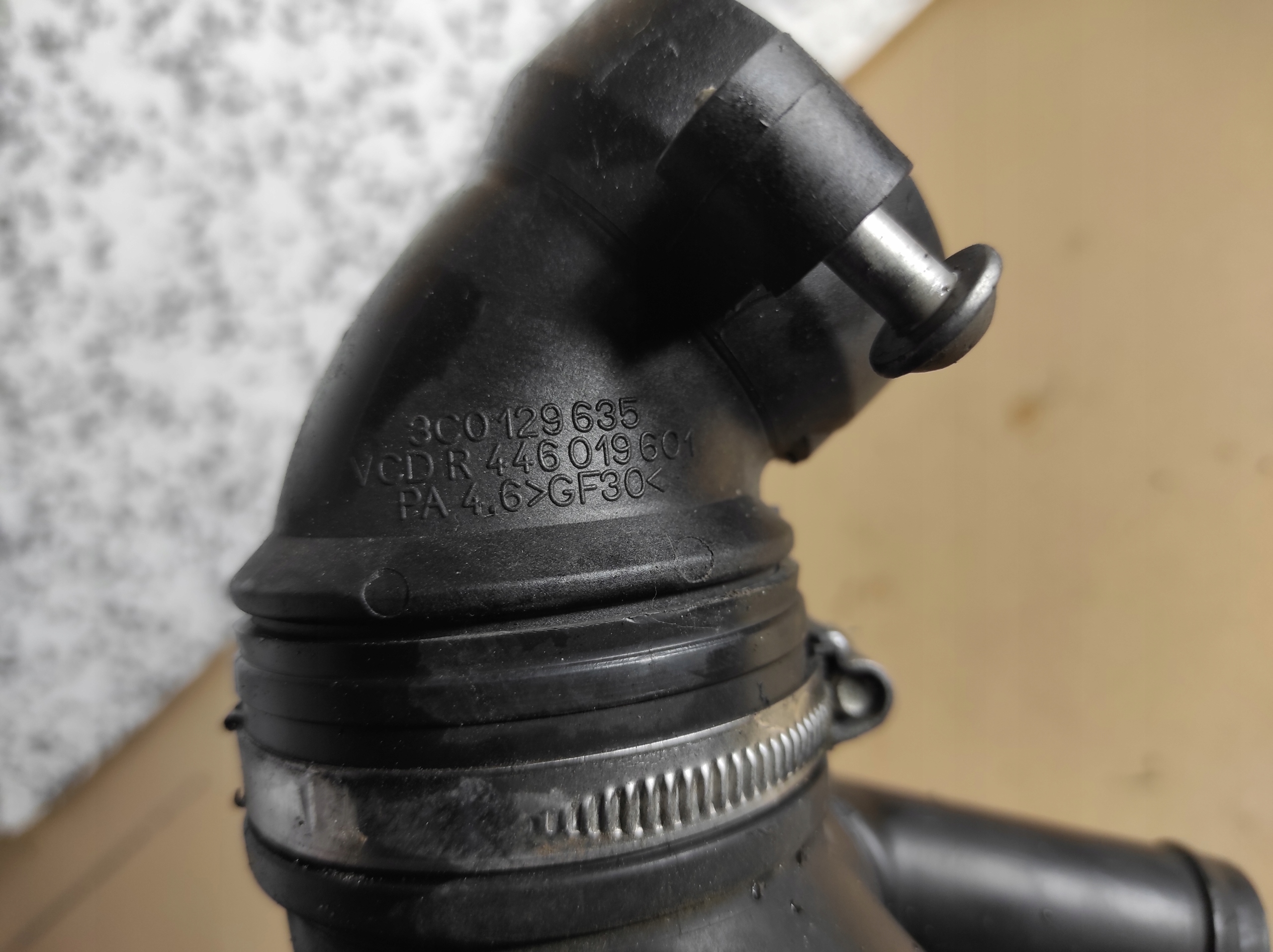 volkswagen oe 3C0129635 патрубок Воздух