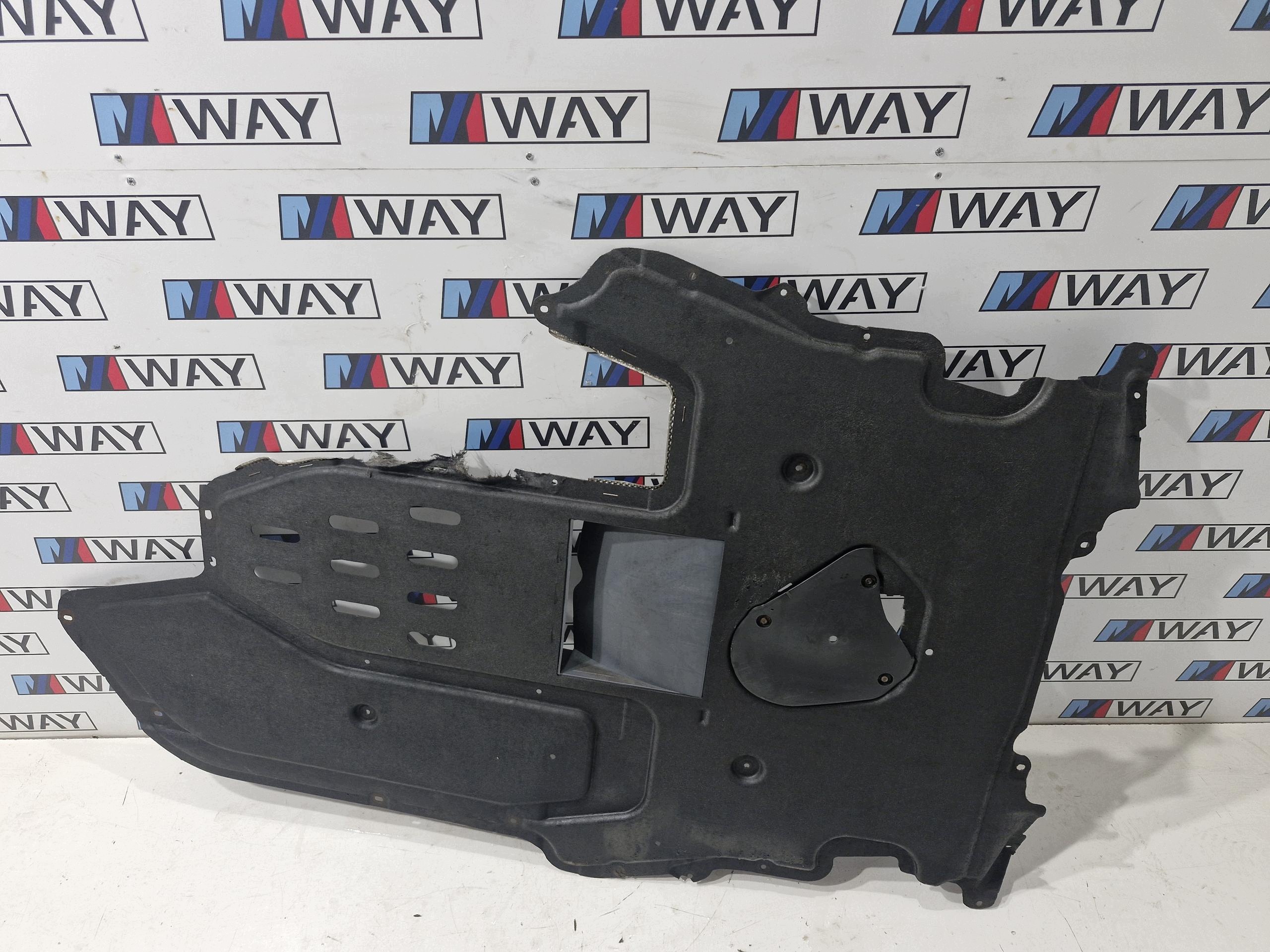 7203908 BMW E60 E61 cover cover cover below engine