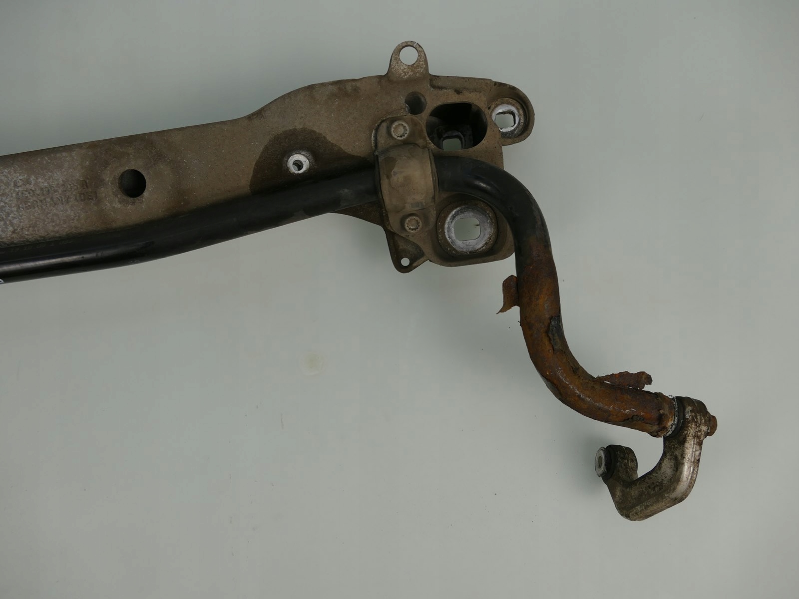 AUDI A8 D3 3.0 TDI console sider below engine bar 4E0199205Q