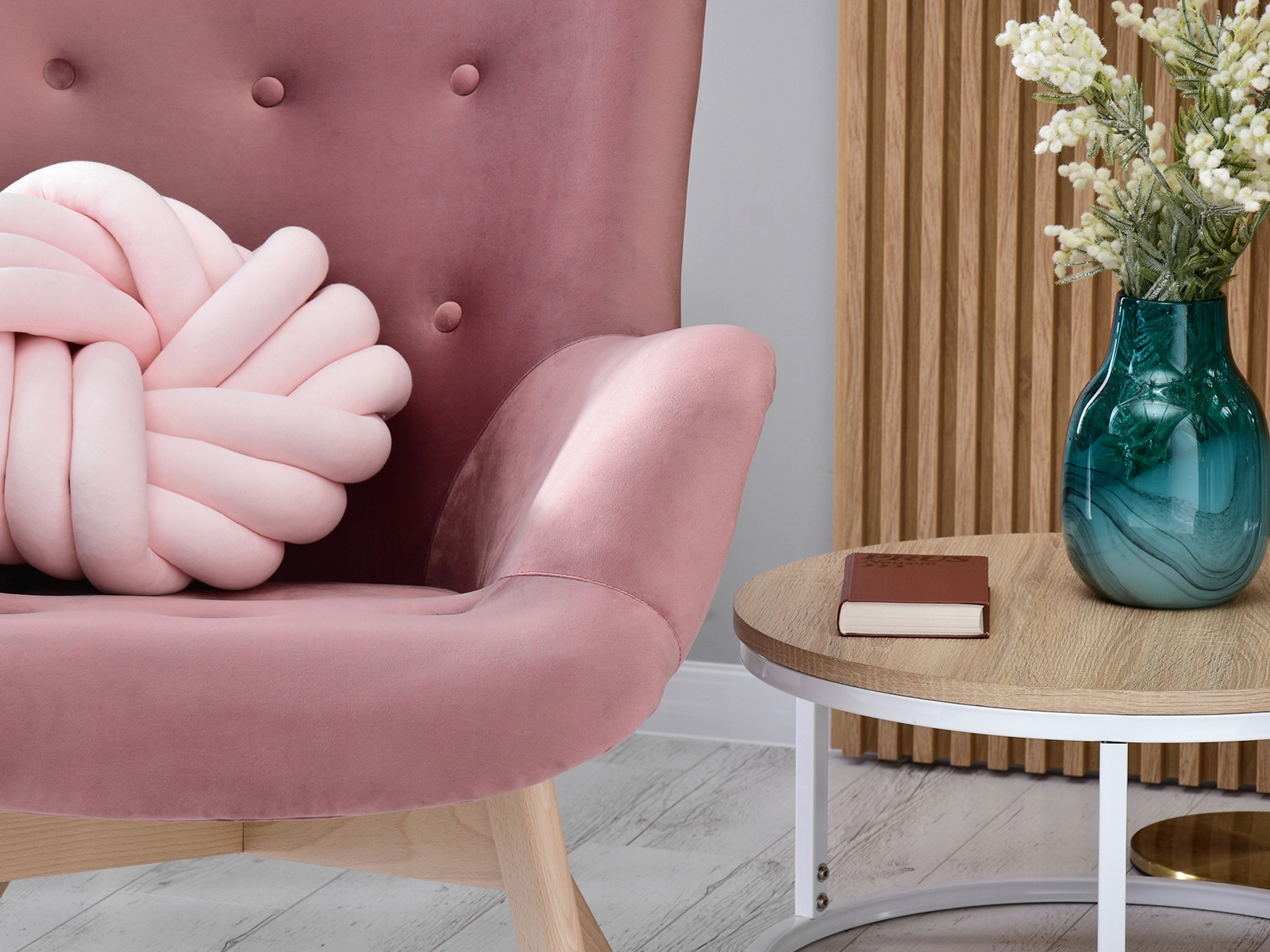 WELUROWY FOTEL Z PIKOWANIEM DO POKOJU DLA DZIEWCZYN FLORI PASTELOWY RÓŻ BUK Szerokość mebla 78 cm