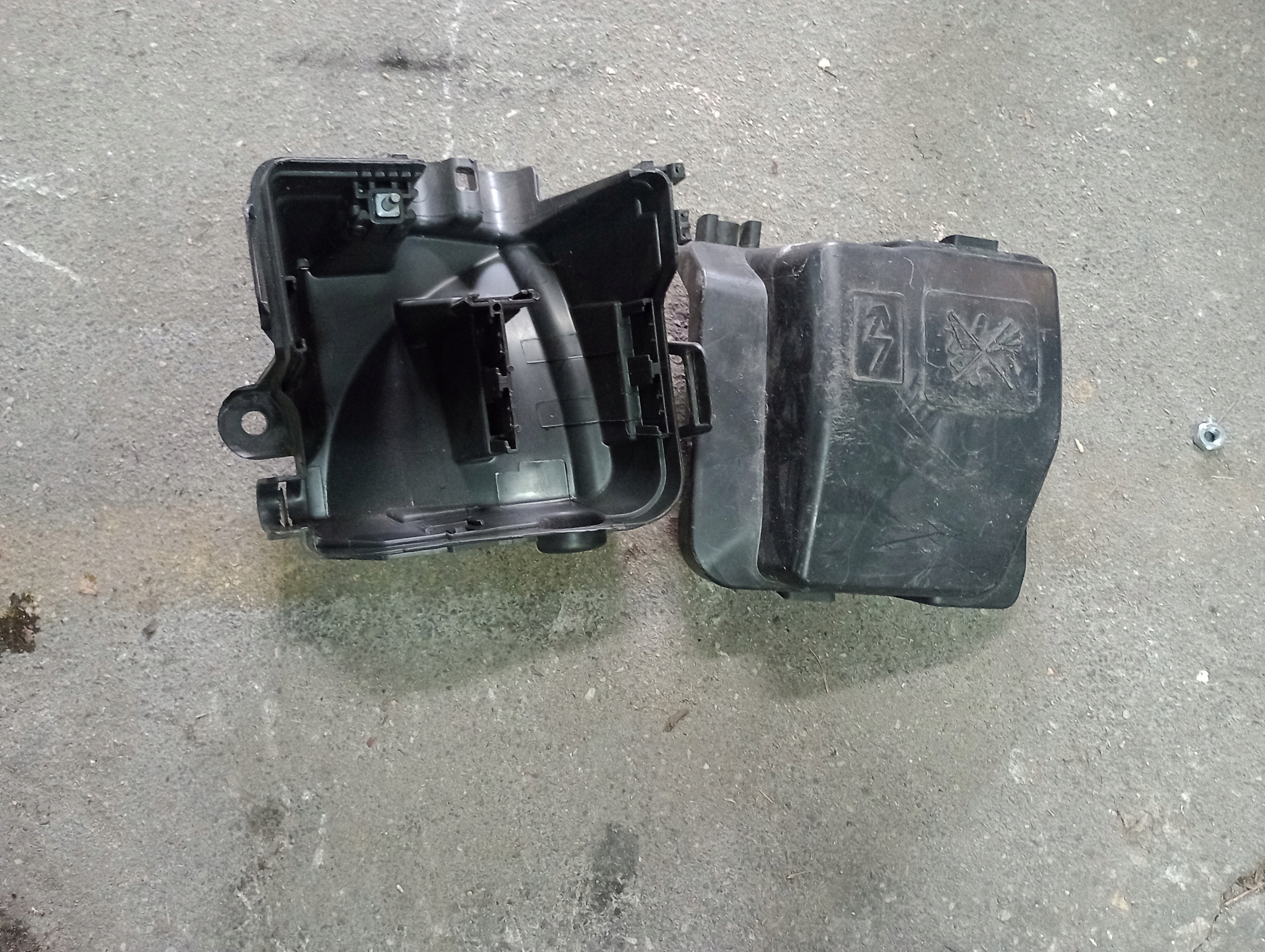 Renault Captur puszka skrzynka bezpieczników