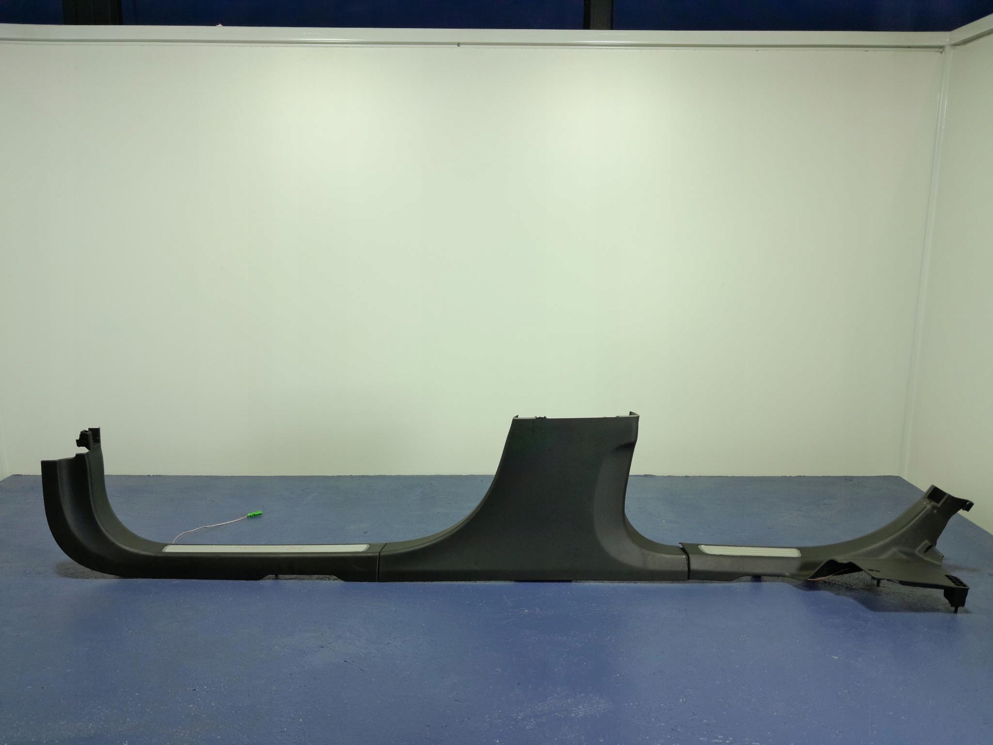 VOLVO S90 II 16- OSŁONY PROGU KOMPLET PRAWA R-DESIGN 31377617