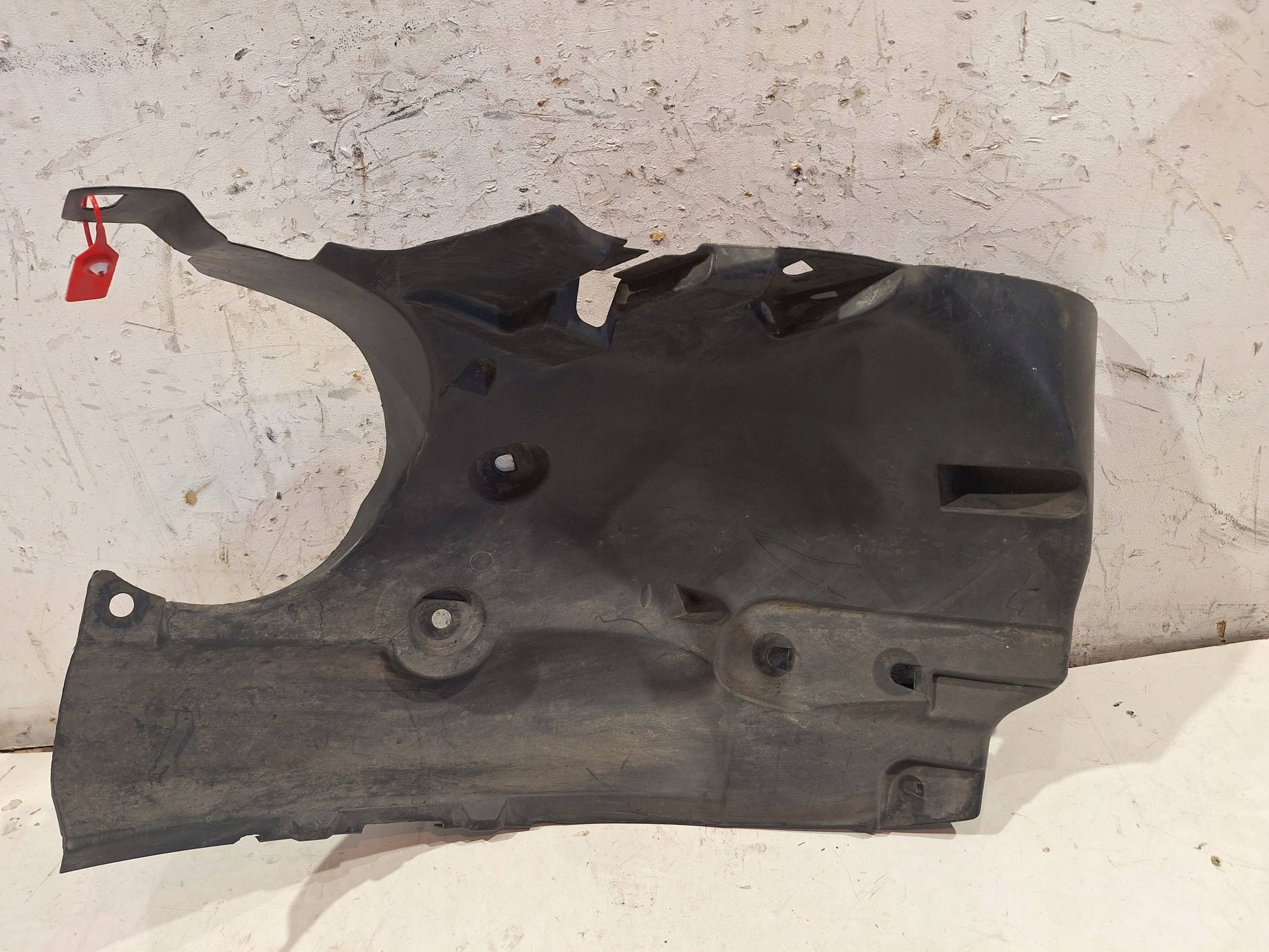 mudguard front right 638429299R RENAULT CAPTUR and 2013