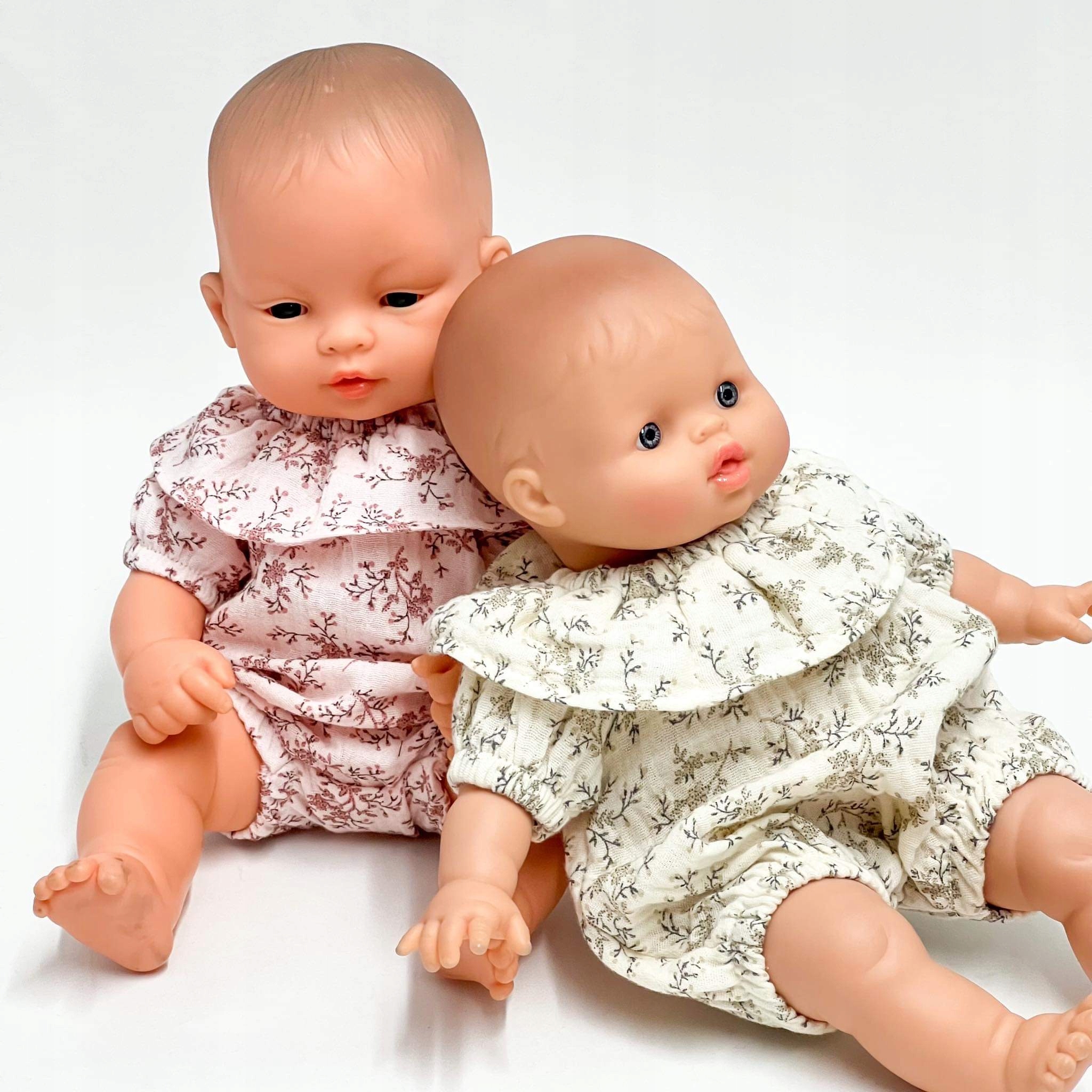 Kombinezon Gloria dla lalki dla Miniland 32cm, róż Wiek dziecka 2 lata +