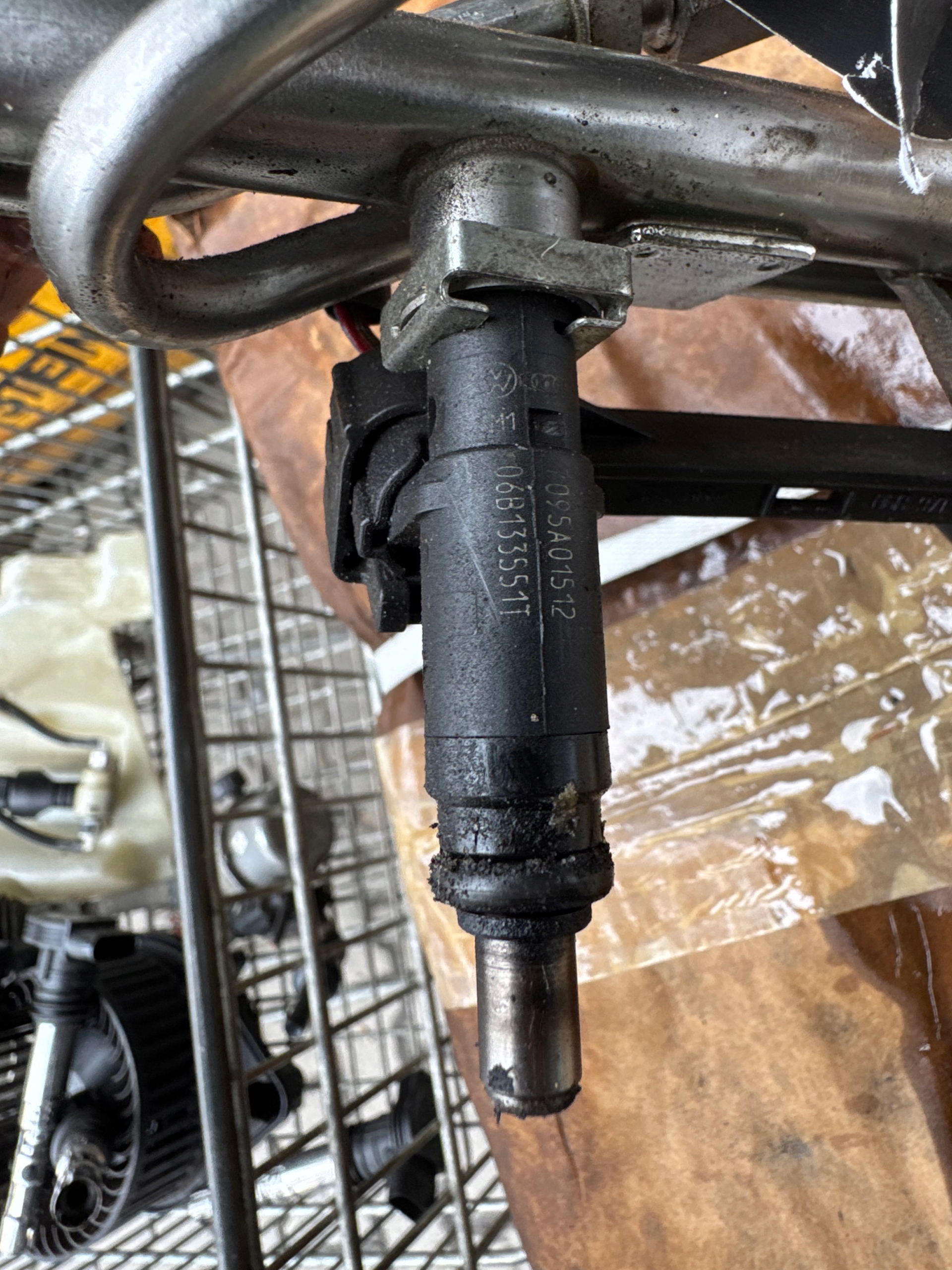 Rampe injection Injecteurs PASSAT B5 2,0 AUDI A4 B6 B7 06B133551T