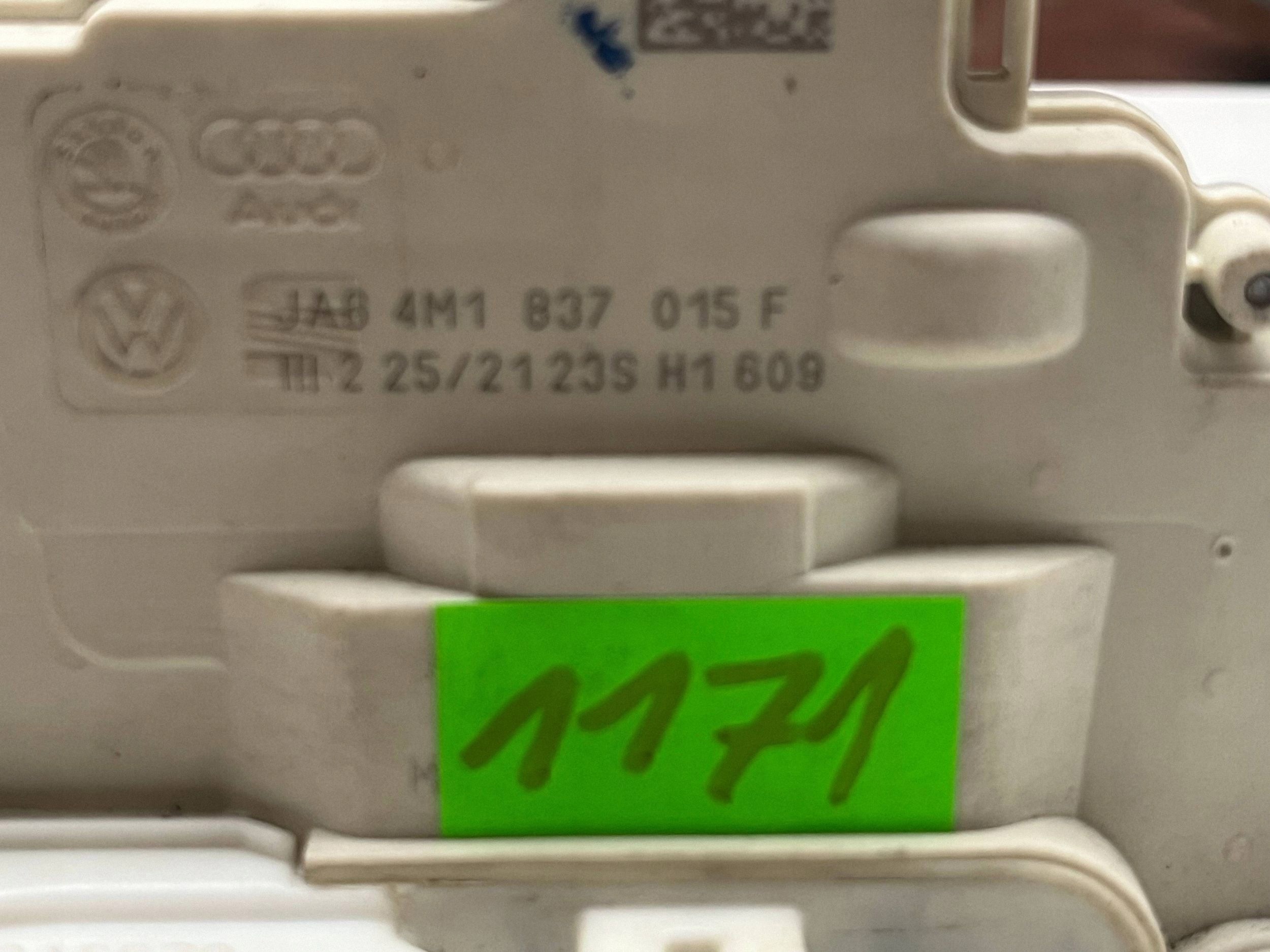 AUDI Q7 4M lock door left front DOCIAG 4M1837015F @M