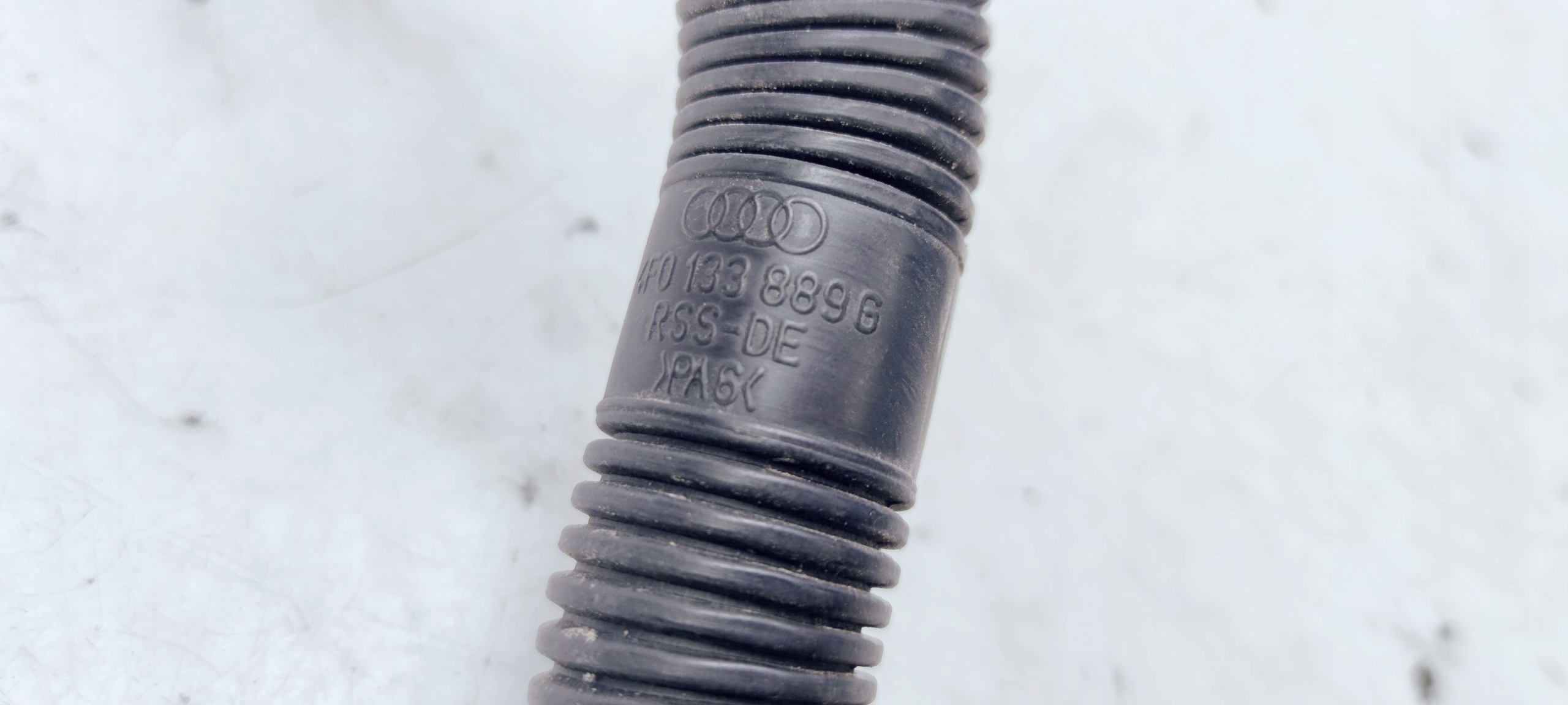 pipe hose air AUDI A6 C6 4F0133889G