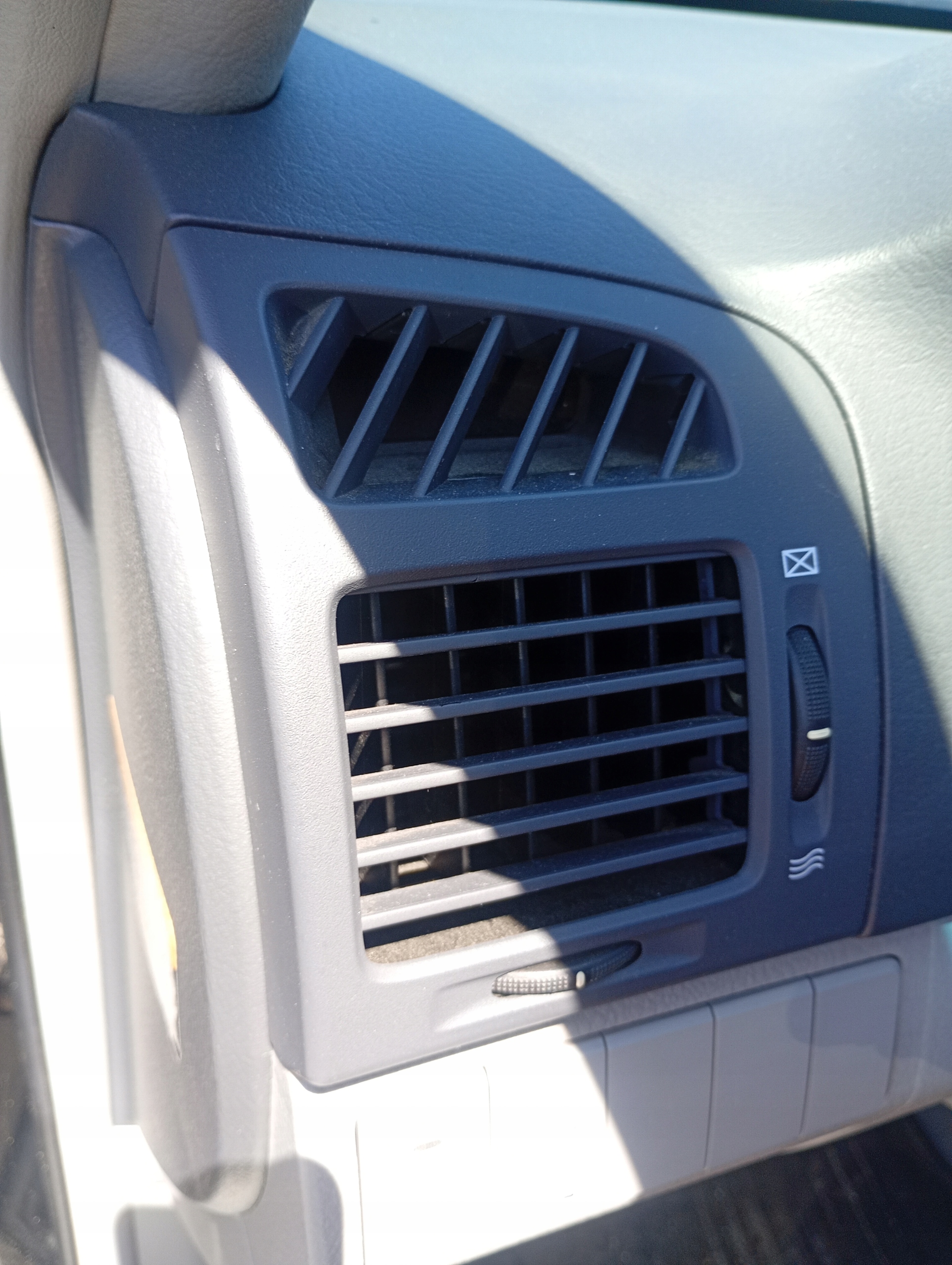 grid air conditioning devices air left driver´s Kia CERATO 1 and 04-07
