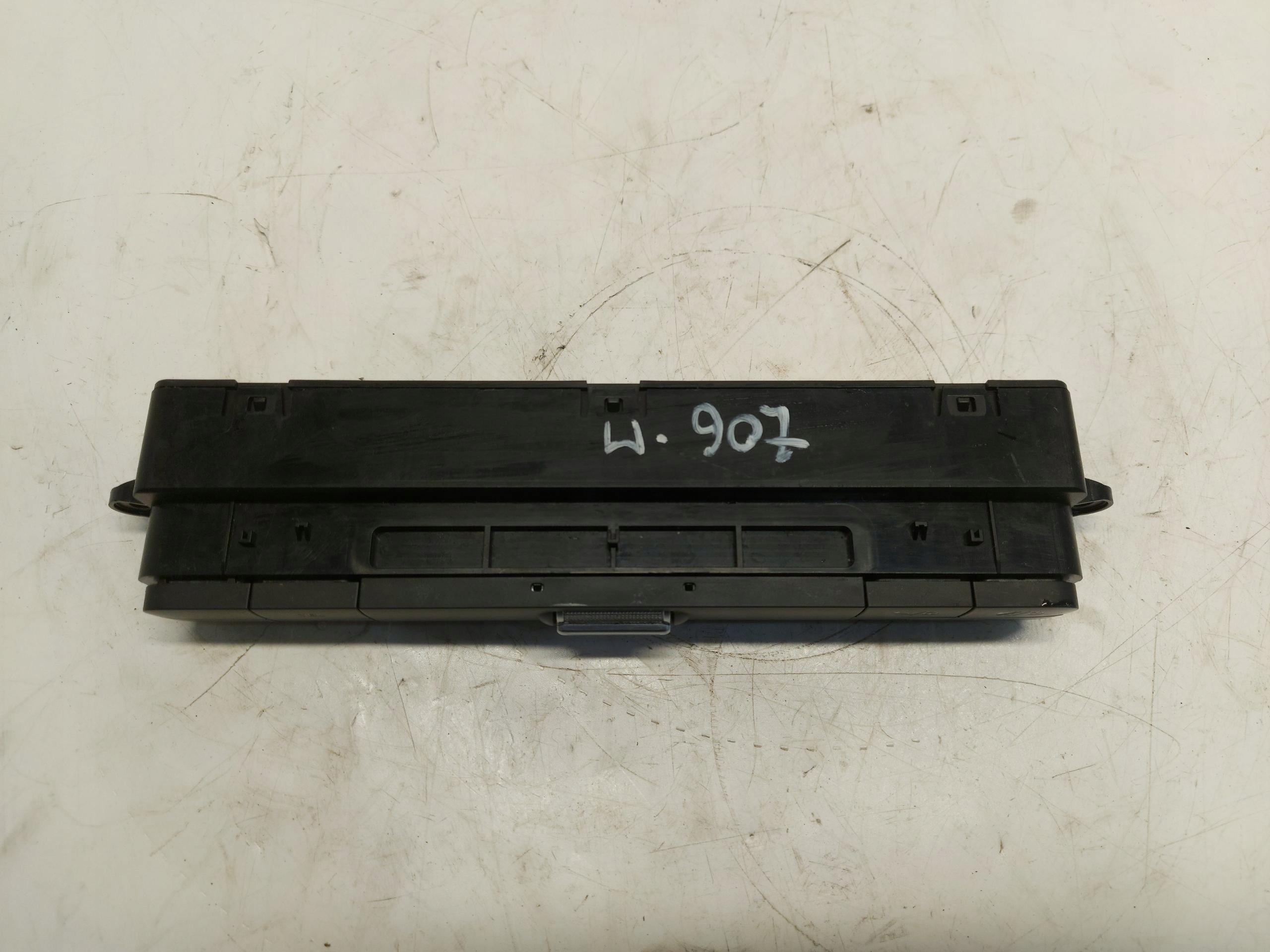 MERCEDES Sprinter W907 Panel Commandes radio A9079009804