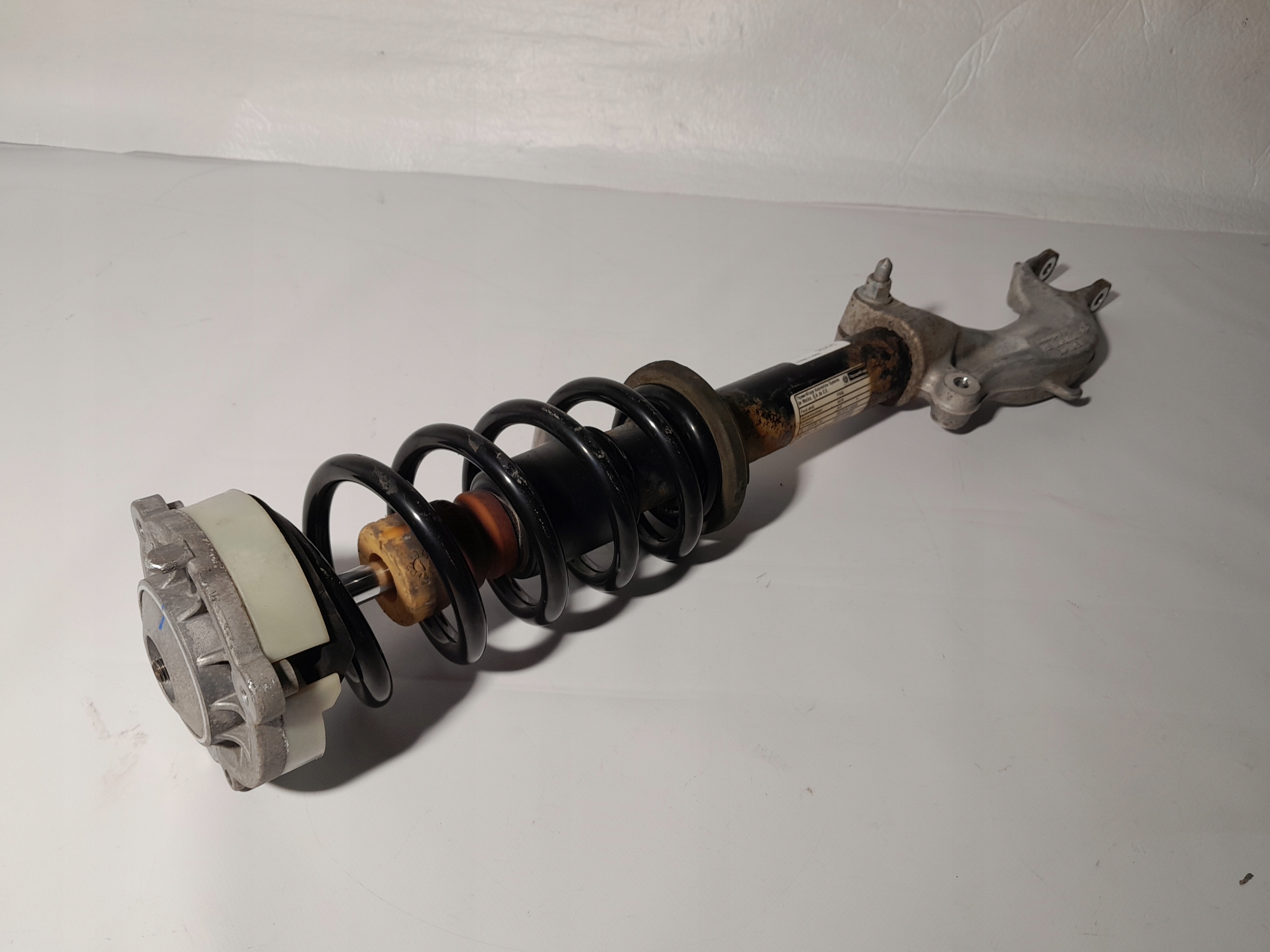 AUDI Q5 II 80A shock absorber right front 80A413031AK 4M0413038