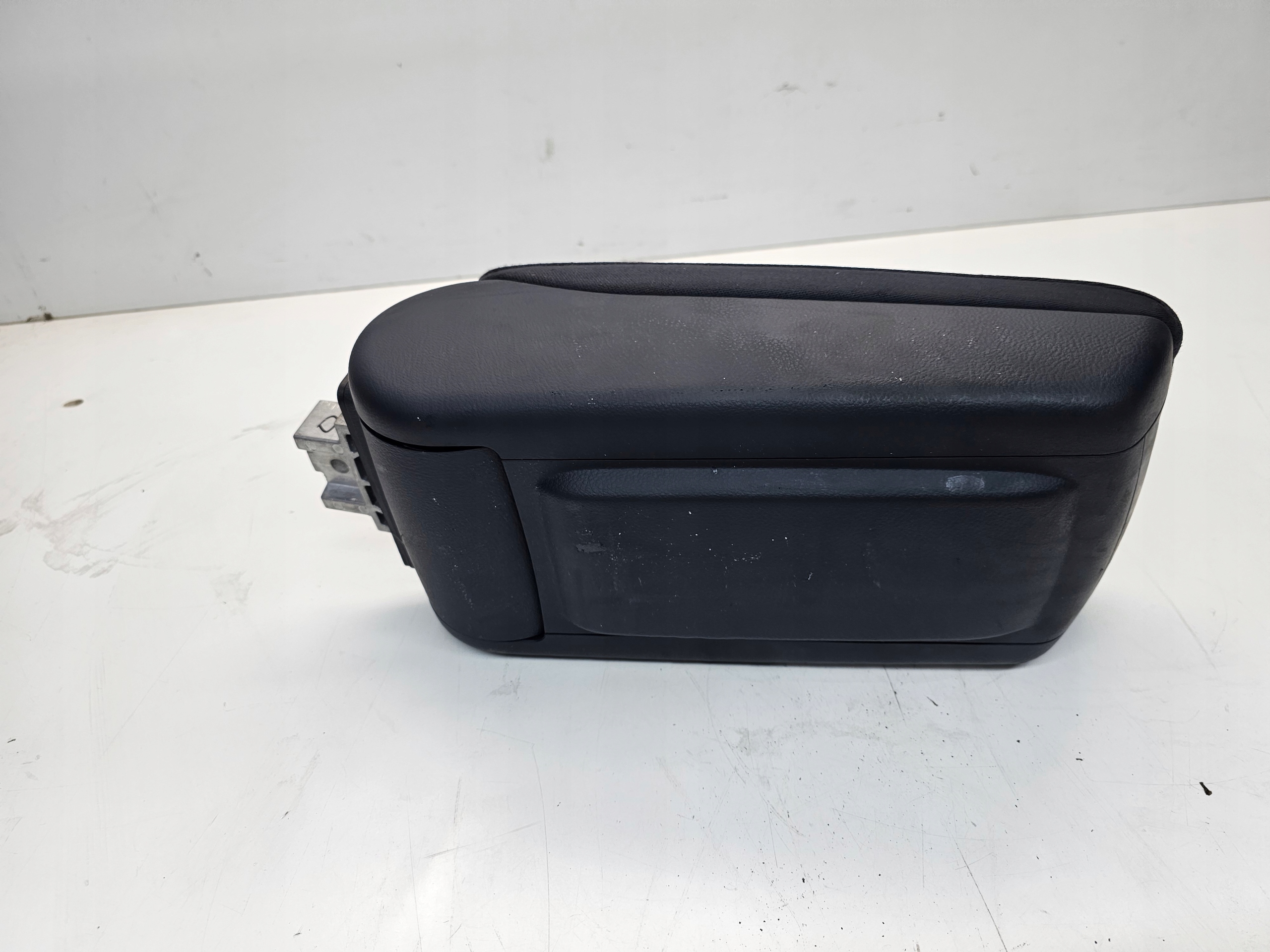 armrest front AUDI A6 C6 *MATERIAL* graphitic*