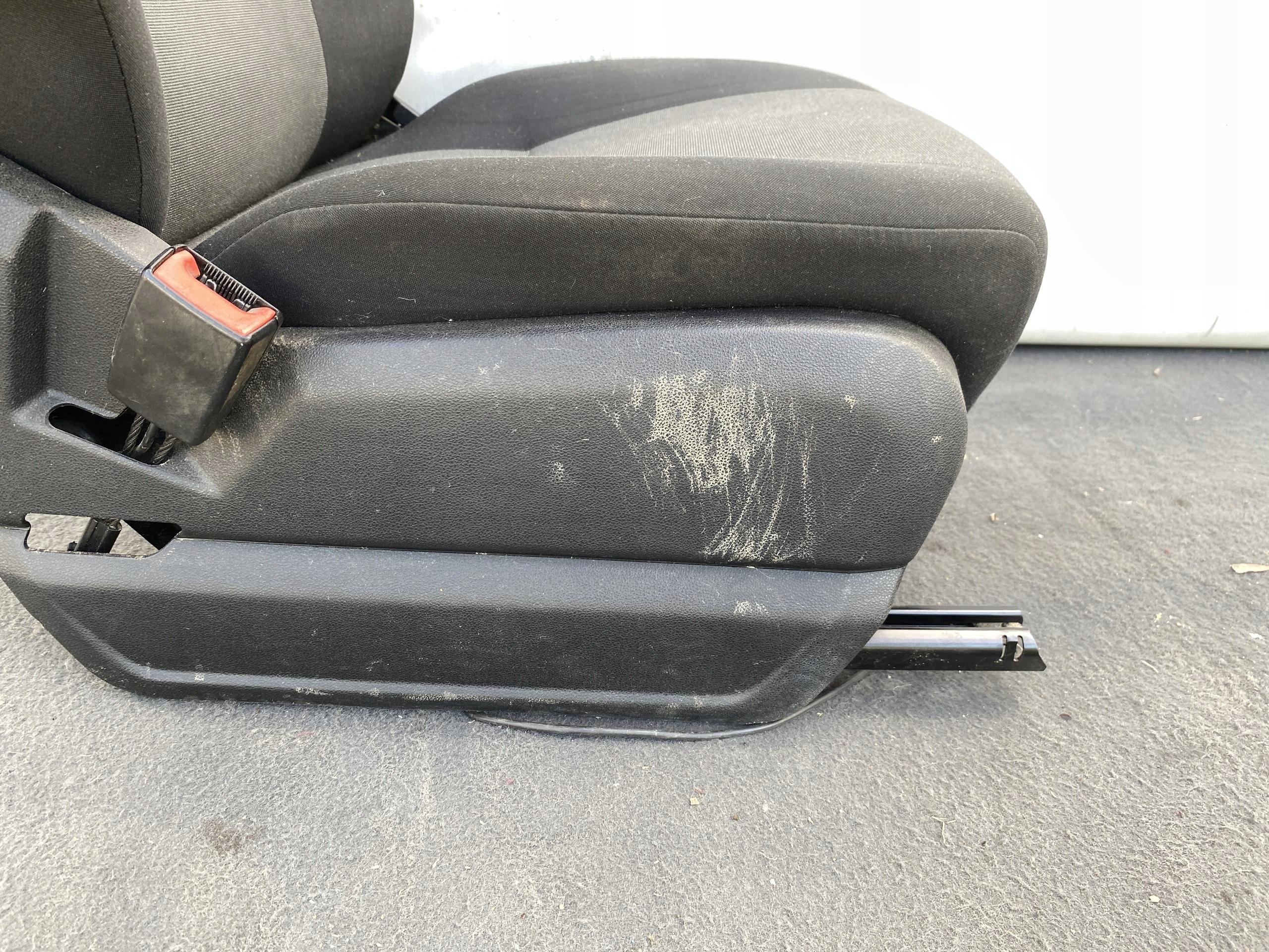 SPRINTER 906 VW CRAFTER 06- seat front driver´s left Z PODLOKIETNIKIEM