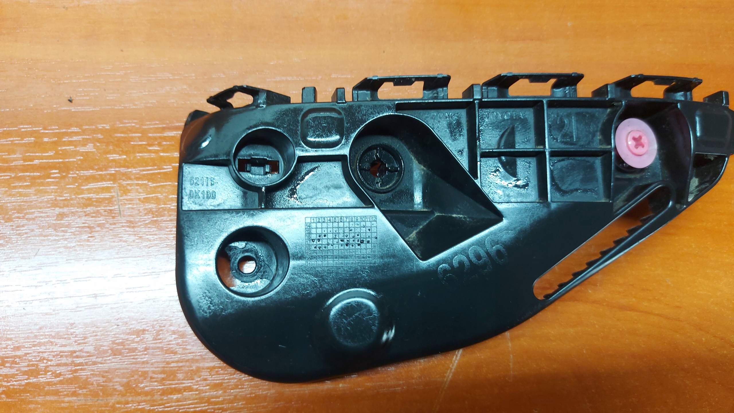 bumper bracket left front TOYOTA HILUX VIII 15