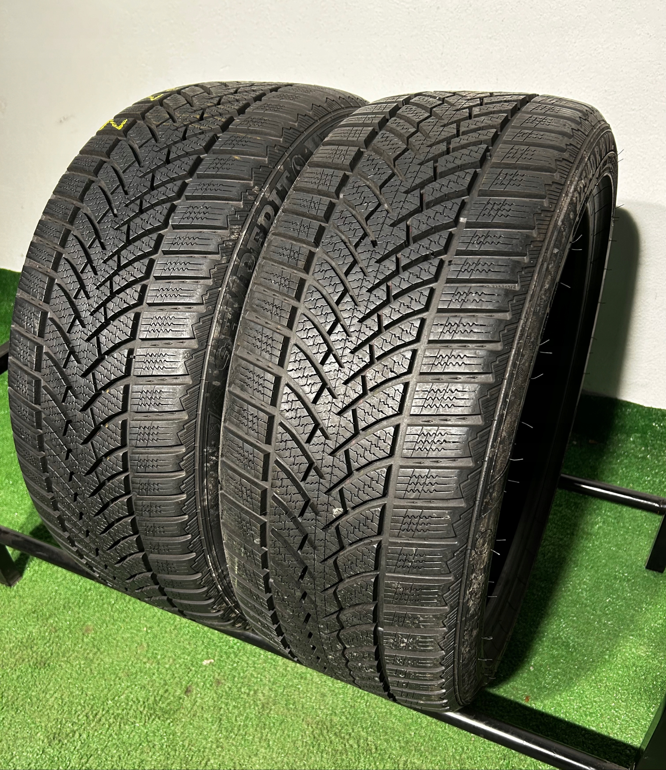 225/40R18 92V XL Semperit Speed-Grip 3 8,1mm opony zimowe para 225/40/18 Sezon zimowe