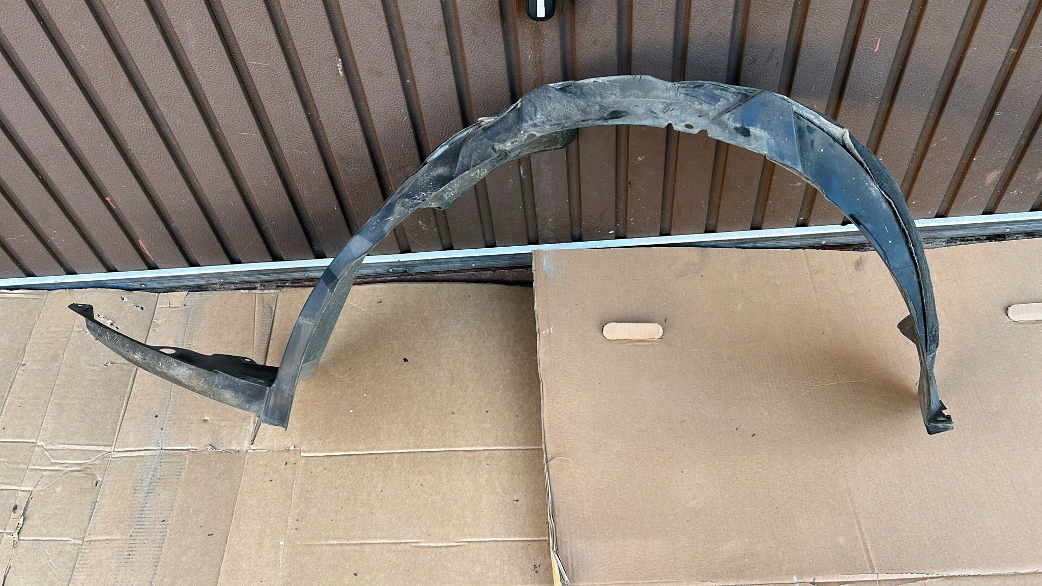 mudguard left front TOYOTA AURIS and 06-12