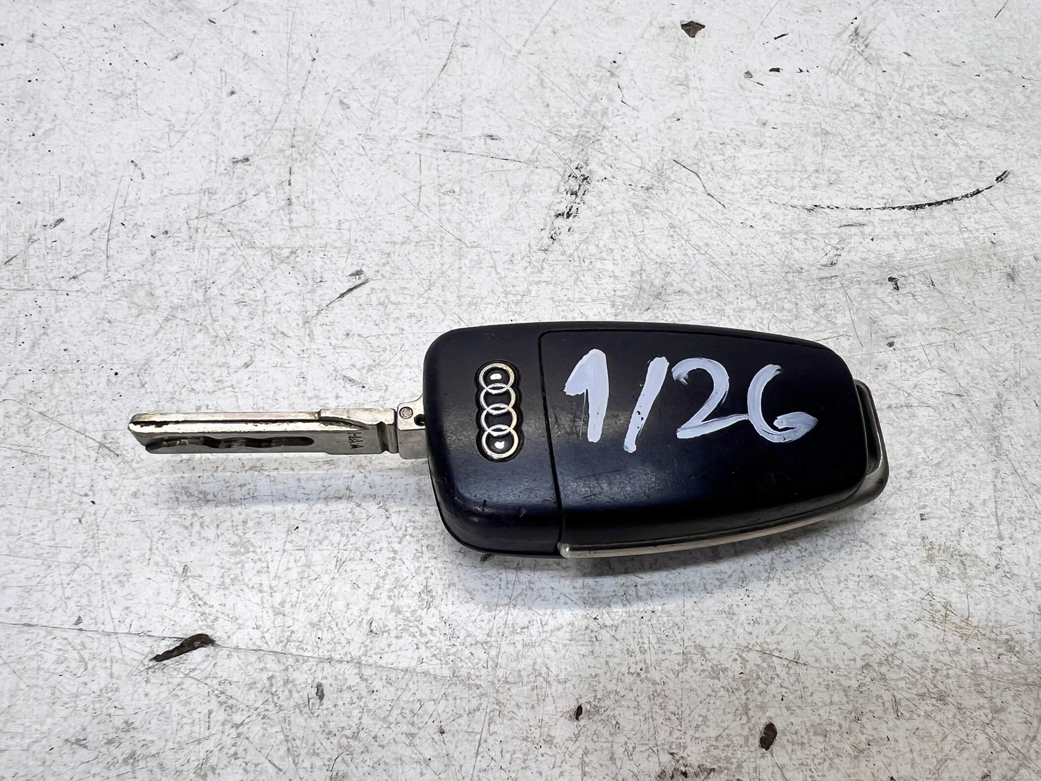 key PILOT SCYZORYK AUDI A1 8X Q3 8U 8X0837220D 1/26