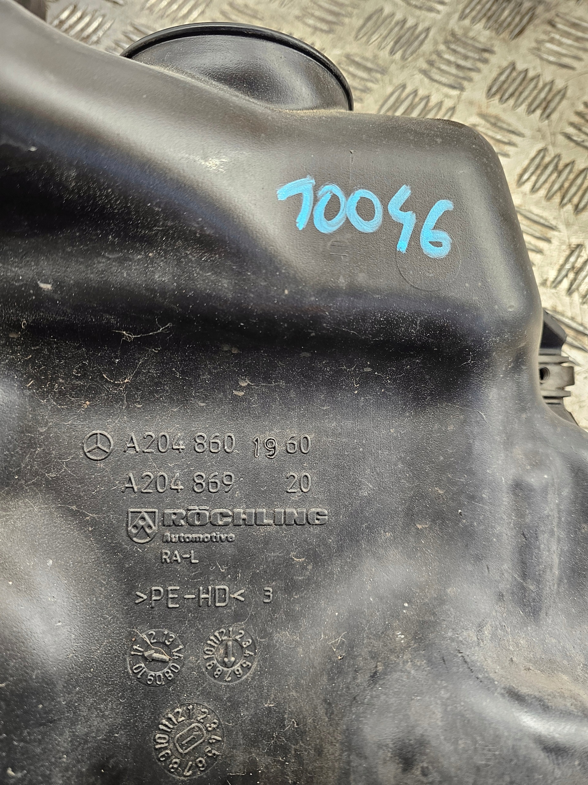 washer fluid tank MERCEDES 204 A2048601960