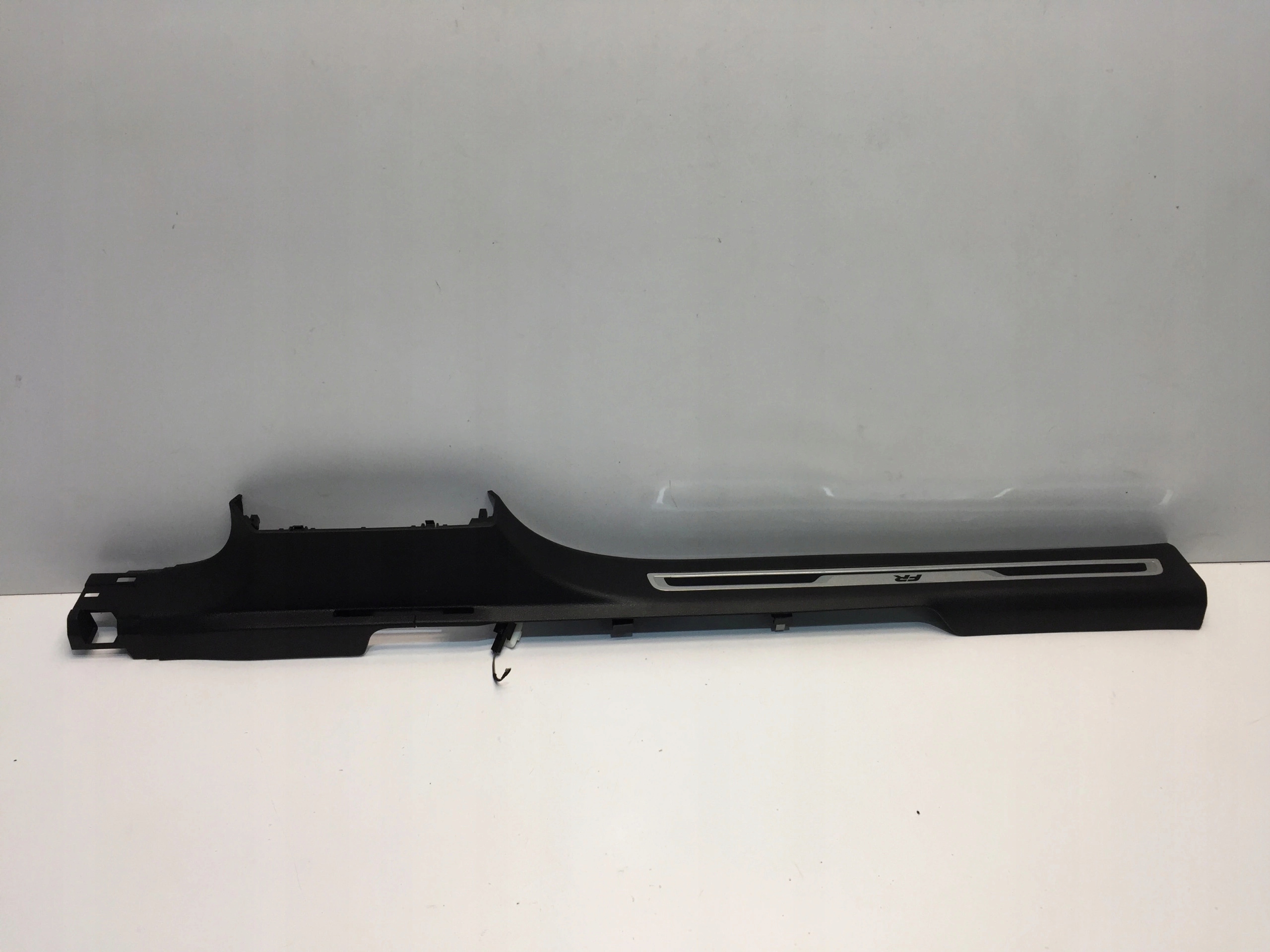 5FJ853369A - SEAT TARRACO FR 2020 НАКЛАДКА ПОРОГА ЛІВА