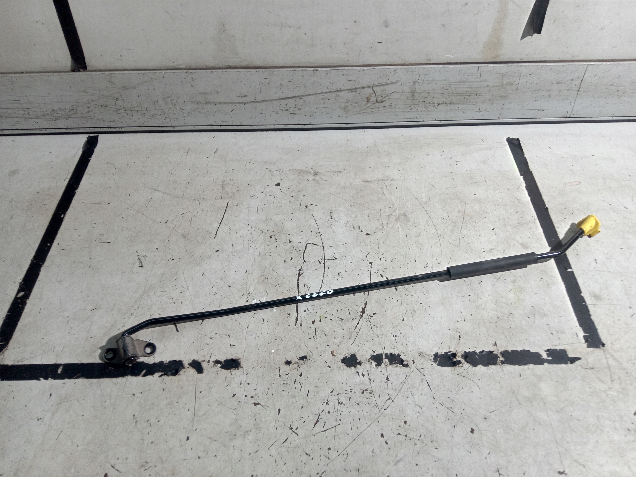 KIA XCEED STICK ОПОРА КАПОТА