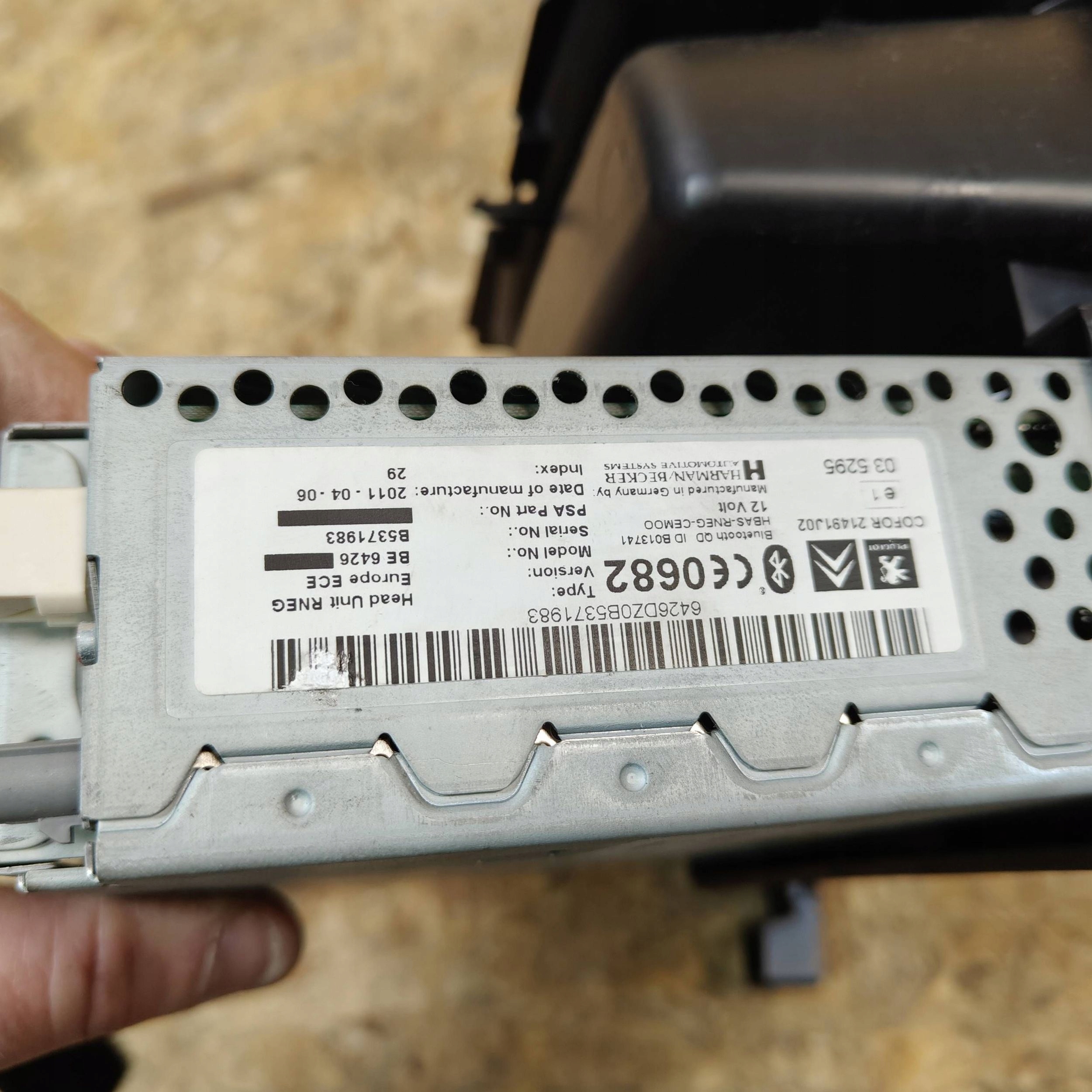 Stacja multimedialna Peugeot 3008 e 98058929XT
