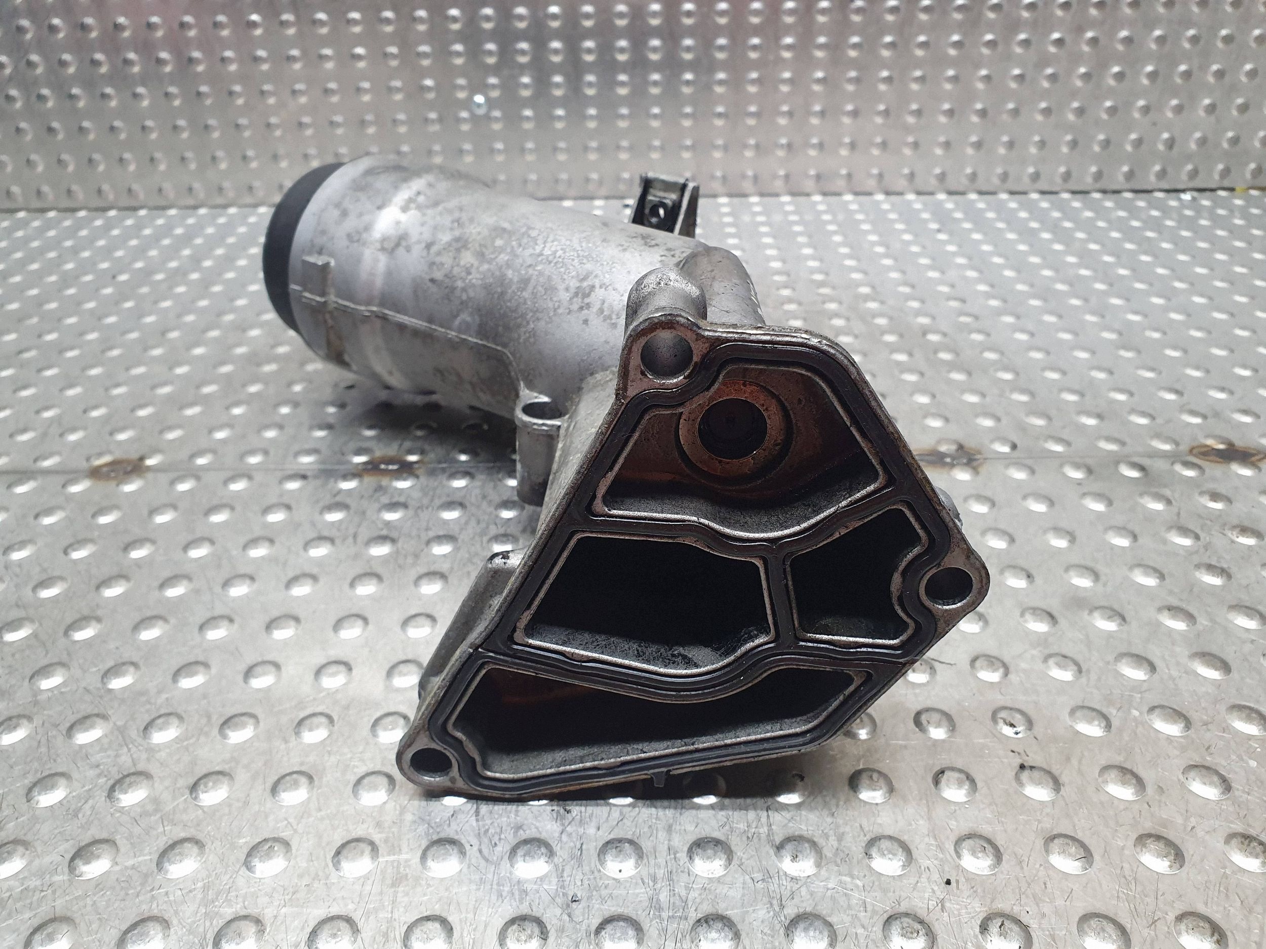 Ölfiltergehäuse 7787072 BMW E46 E87 E90 E60 X3 E83 2.0D M47