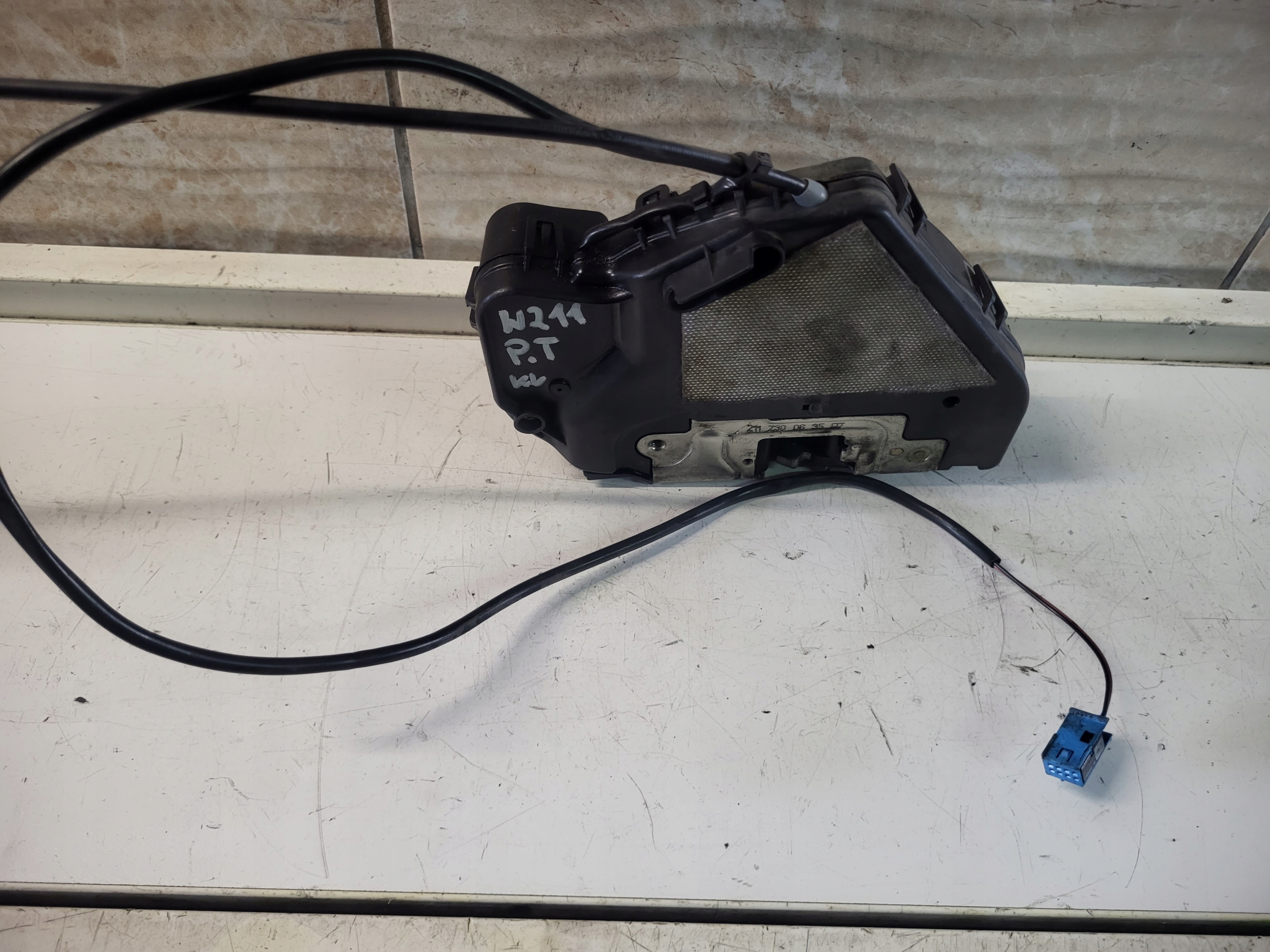 lock right rear part MERCEDES W211 sedan