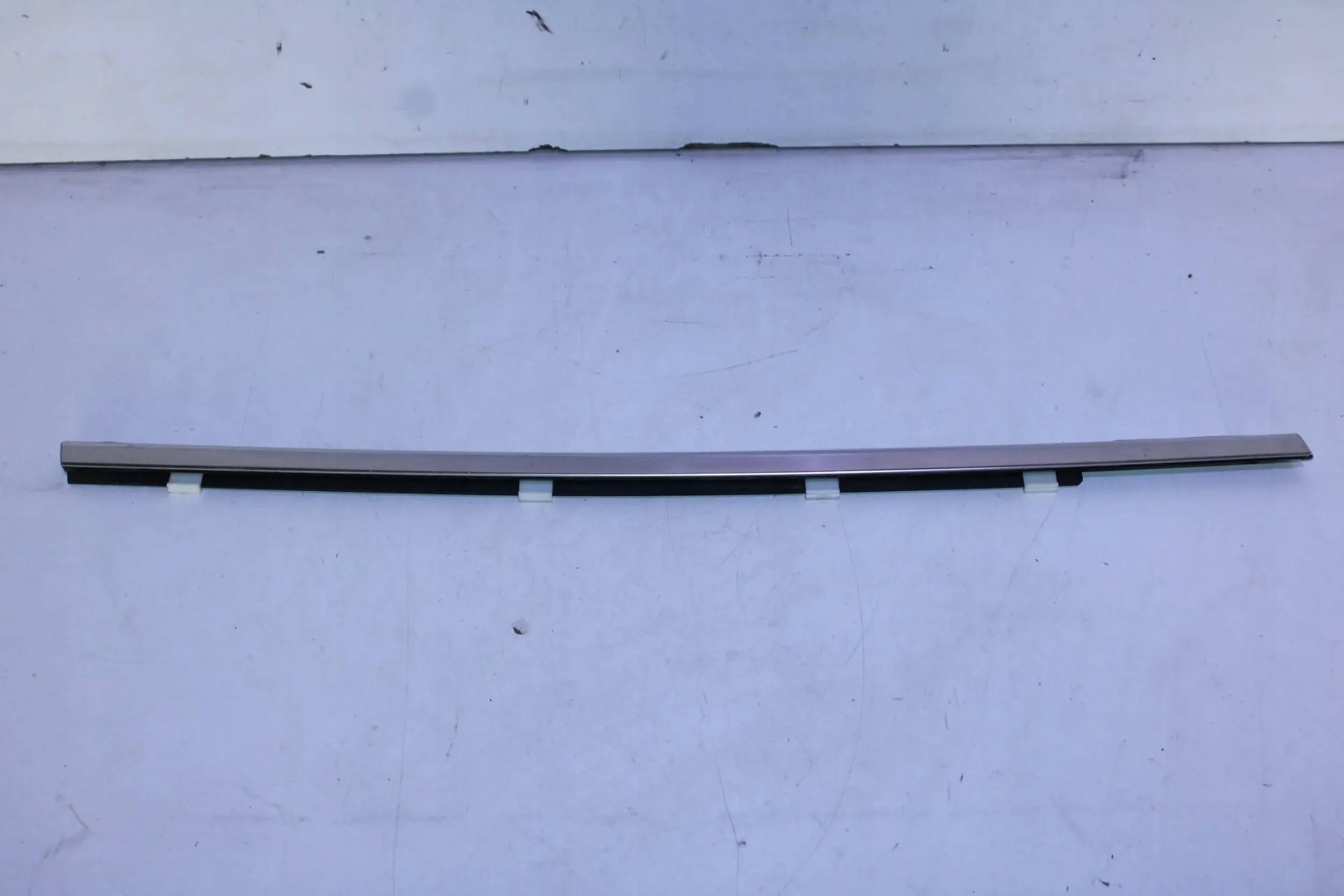 LISTWA ZGARNIAJĄCA DRZWI LEWA TYŁ TYLNA OPEL MOKKA CHROM