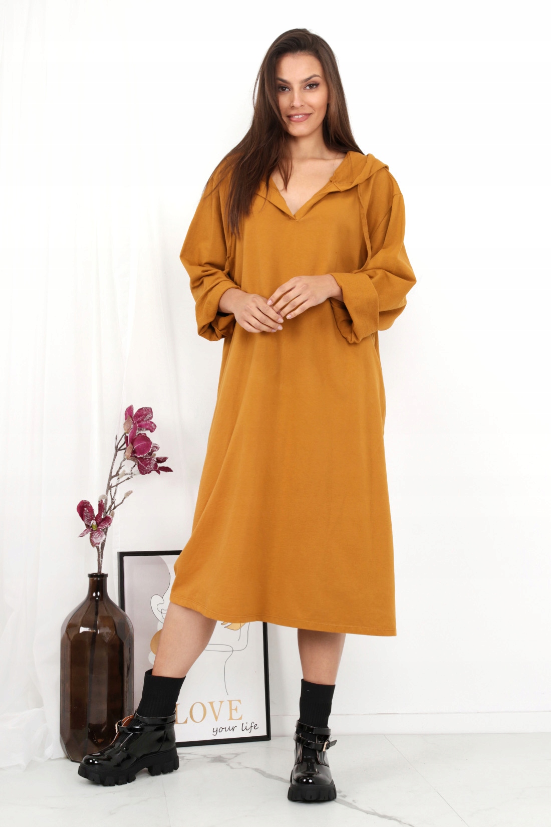 

Włoska Sukienka z kapturem Oversize kolory Z683