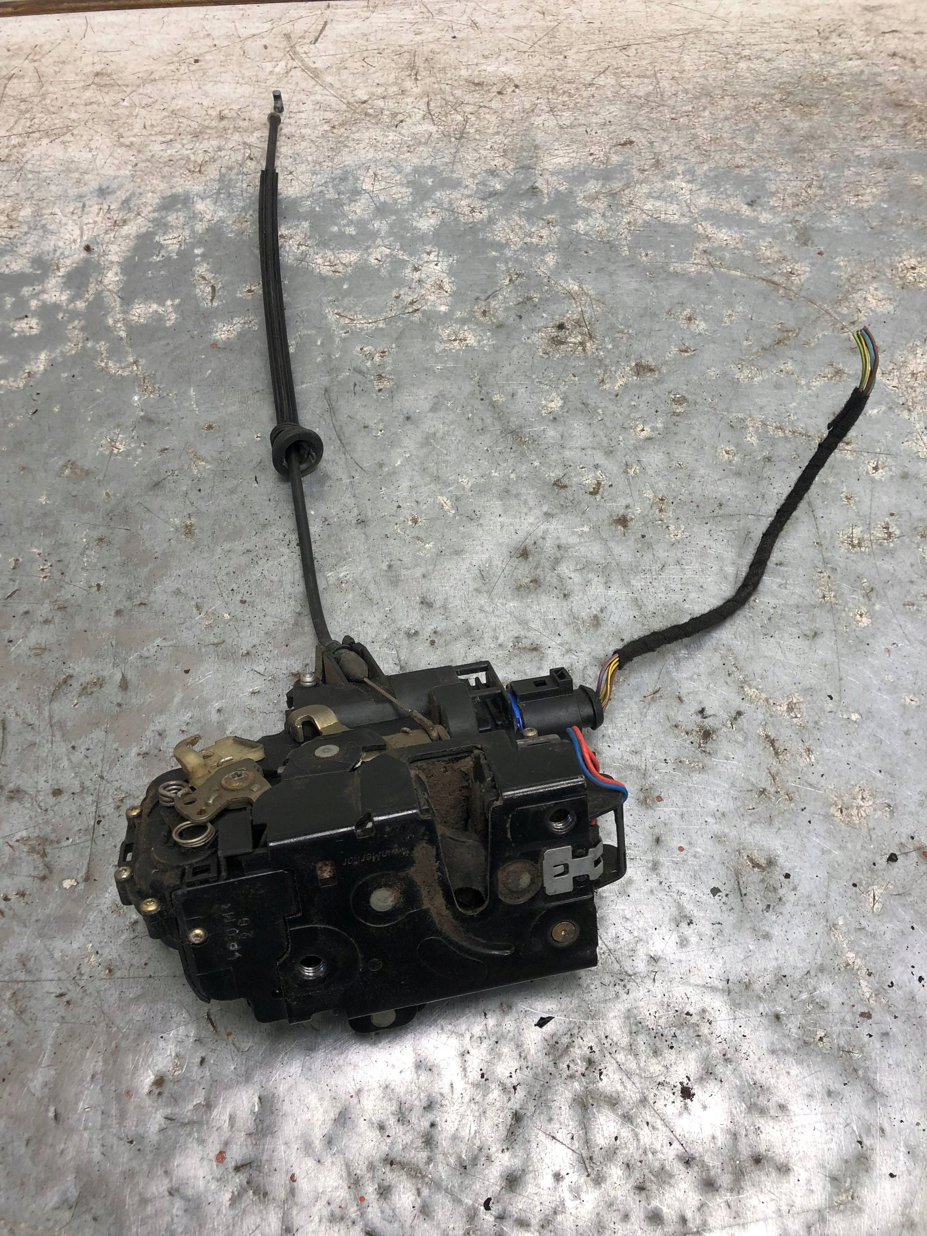 lock door left front VW NEW BEETLE 3B1837015AM