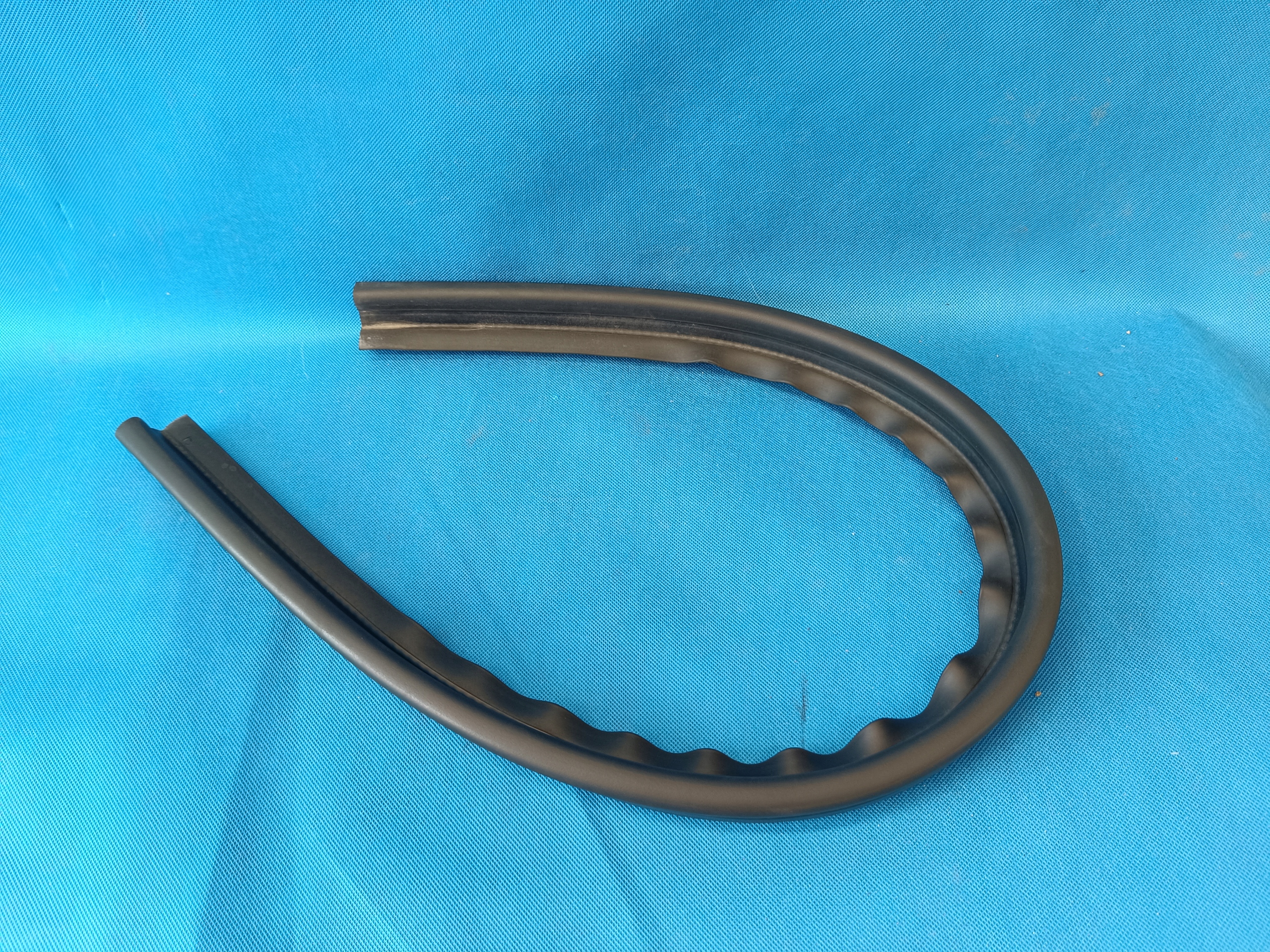 AUDI SQ5 Q5 8R LIFT 2016R USZCZELKA KOMORY SILNIKA 8R0823723B