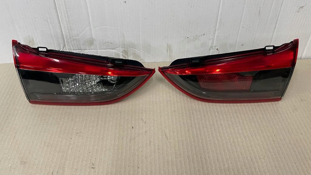 LAMPA TYŁ PRAWA W KLAPĘ MAZDA 6 GJ III SEDAN