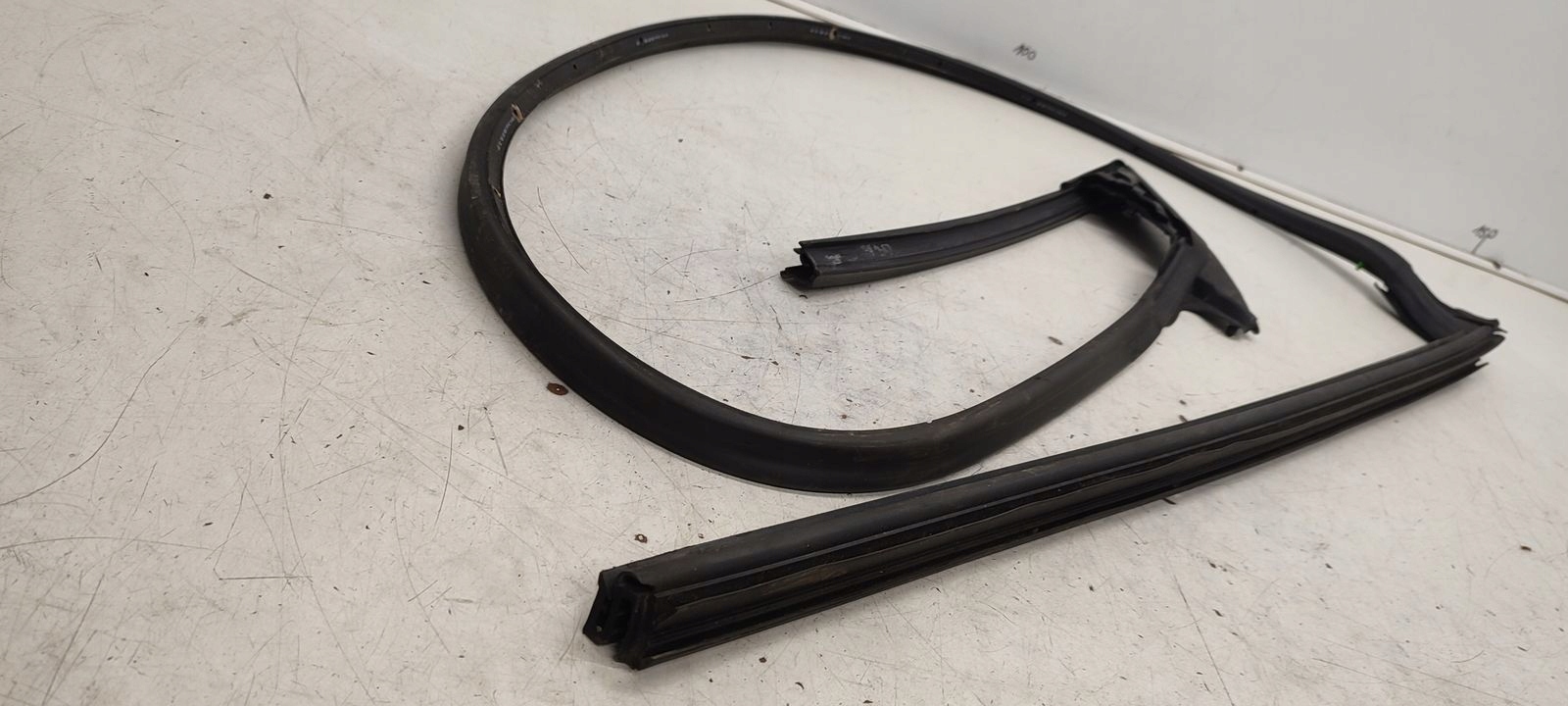 gasket door front front left Audi A4 B7 Cabrio 2,0 TDI