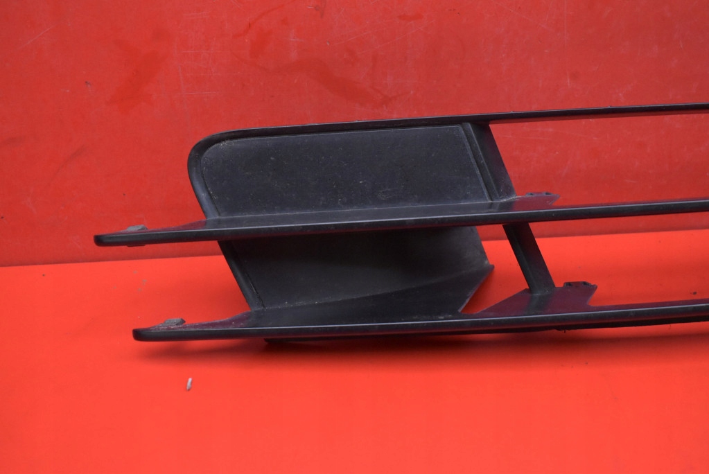 grid of a bumper right 4L0807682 AUDI Q7 4L 05-09