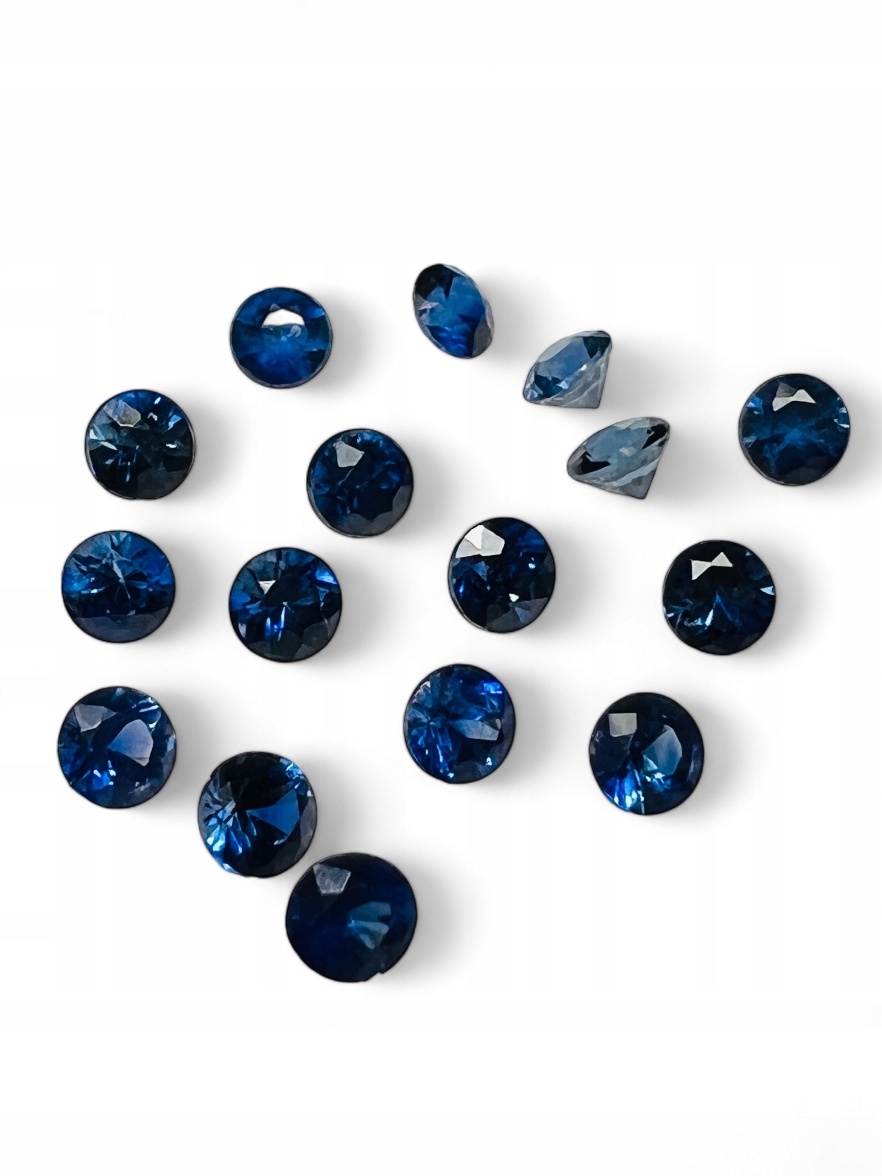 Safír Blue Přírodní 2,5 mm Kus