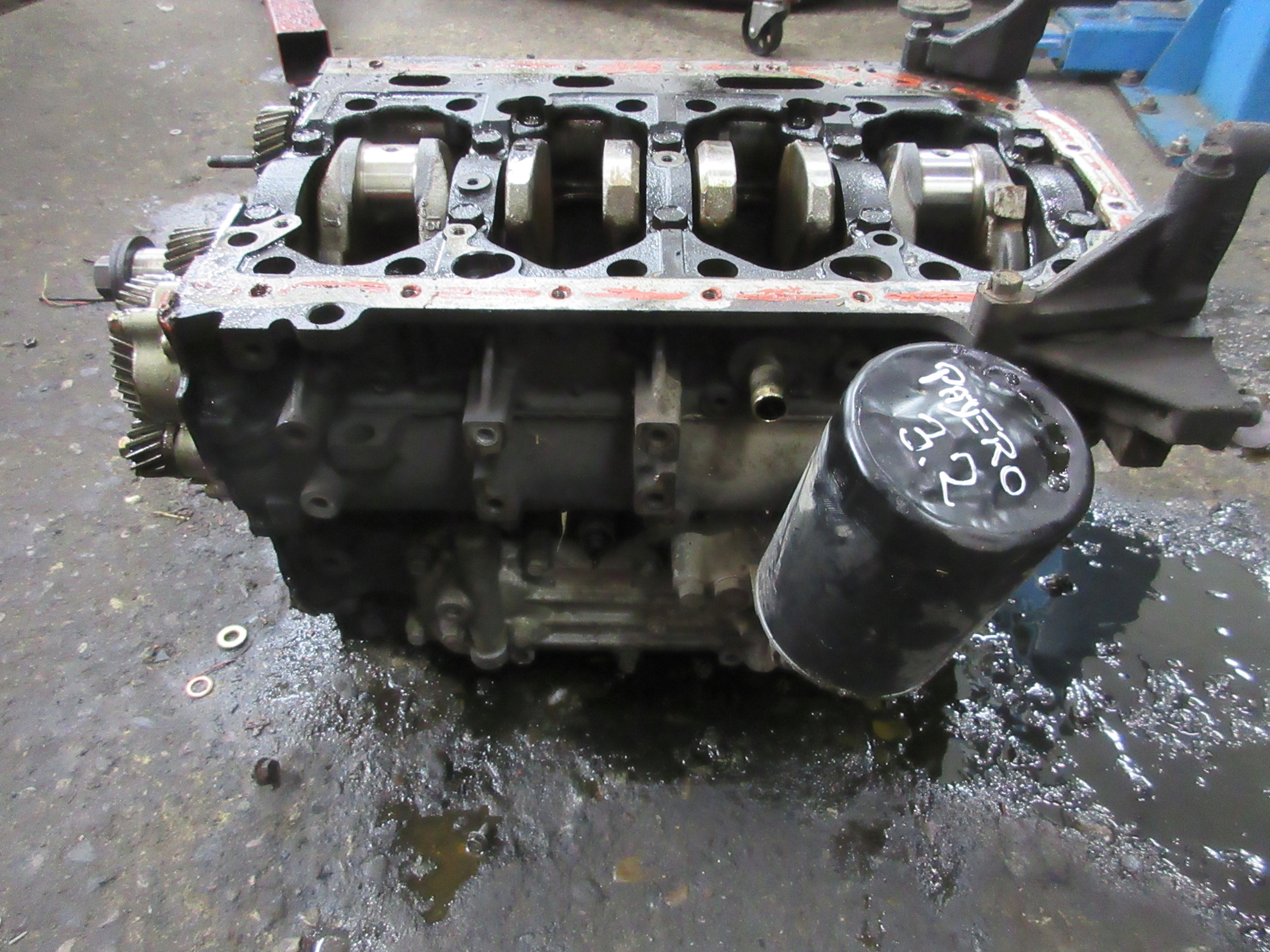 BLOK DÓŁ SILNIKA WAŁ MITSUBISHI PAJERO III 3.2 D