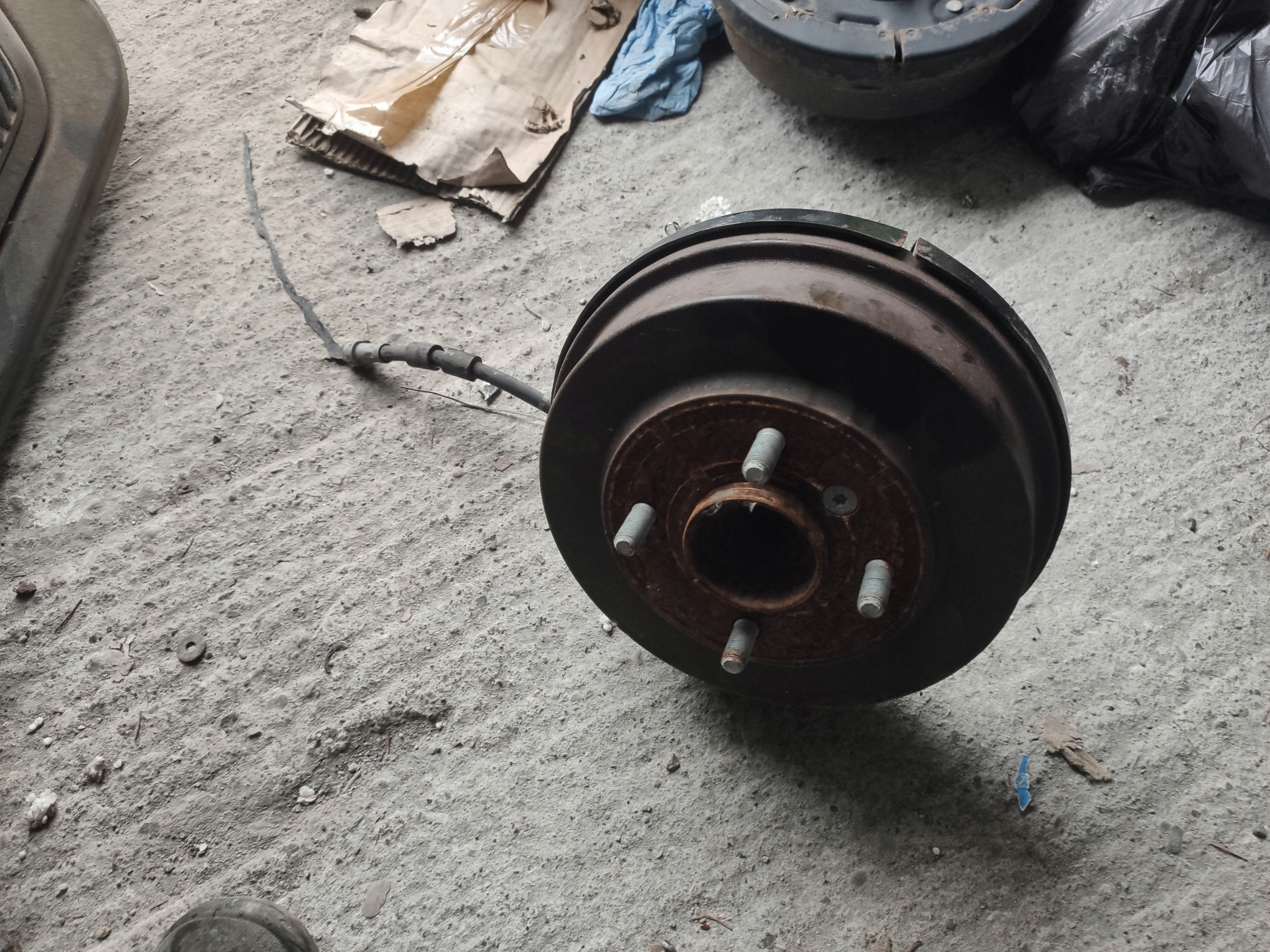 СТУПИЦА БАРАБАН ПРАВЫЙ ЗАД. FORD FIESTA Mk7 Mk8 17-