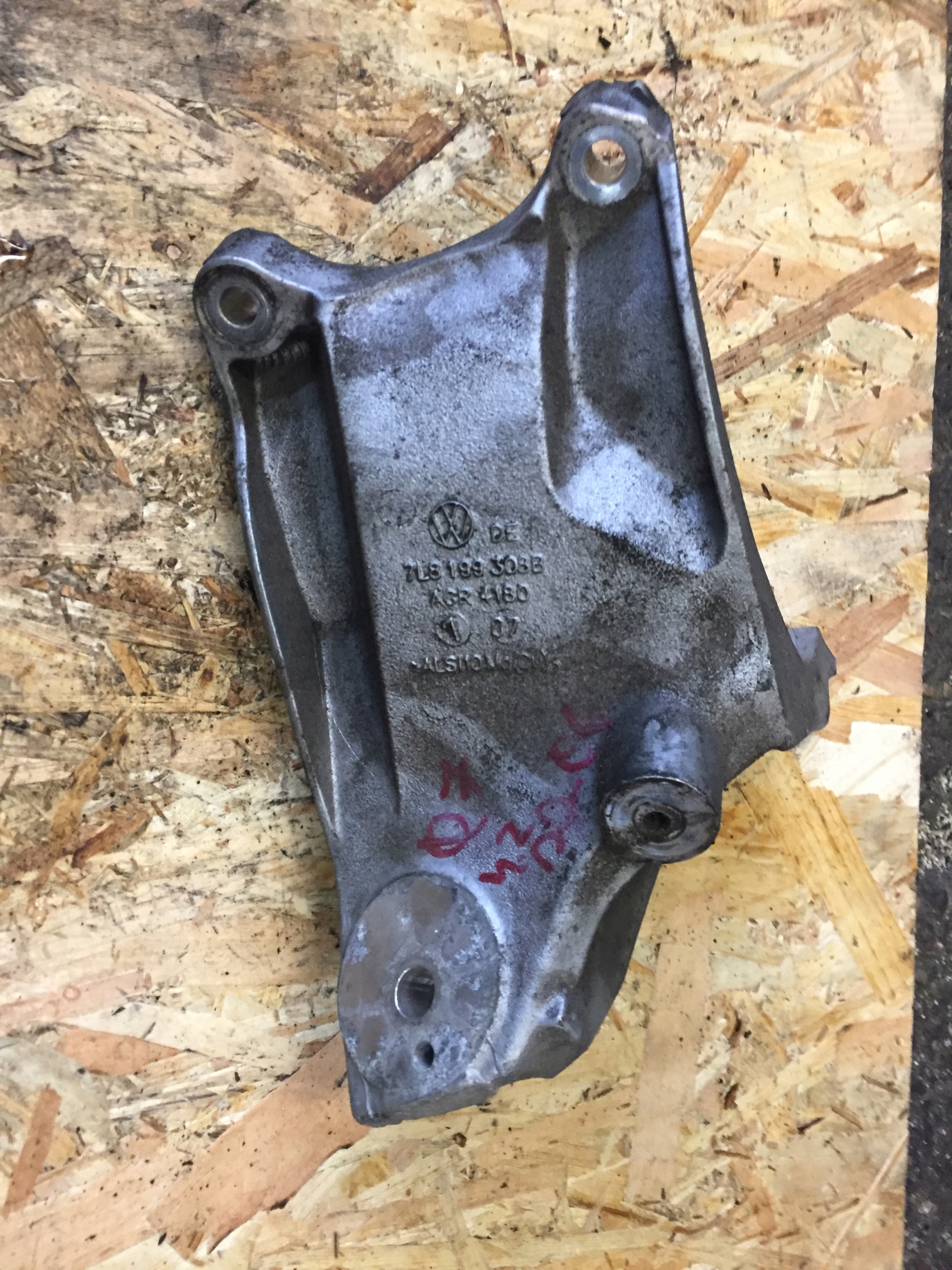 AUDI Q7 TOUAREG holder engine mount 7L8199308B