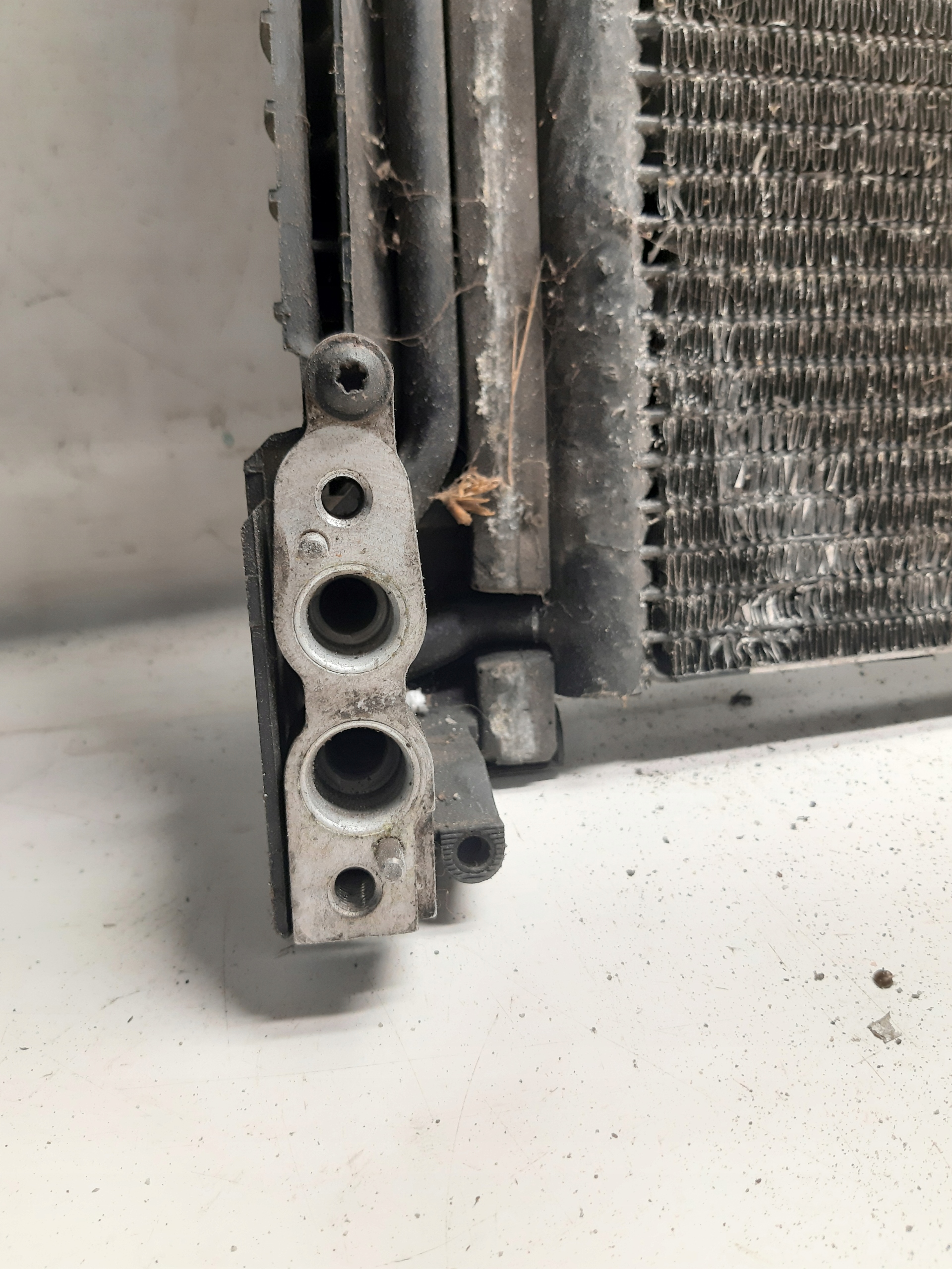 BMW E87 2.0D Radiateur climatisation KLIMY 58572810