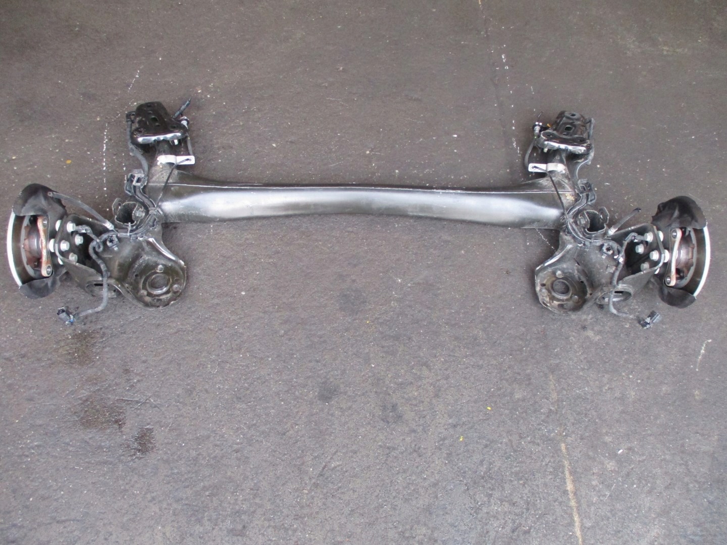 Oś tylna zawieszenie PEUGEOT 2008 1,2THP 20R Producent części Peugeot OE