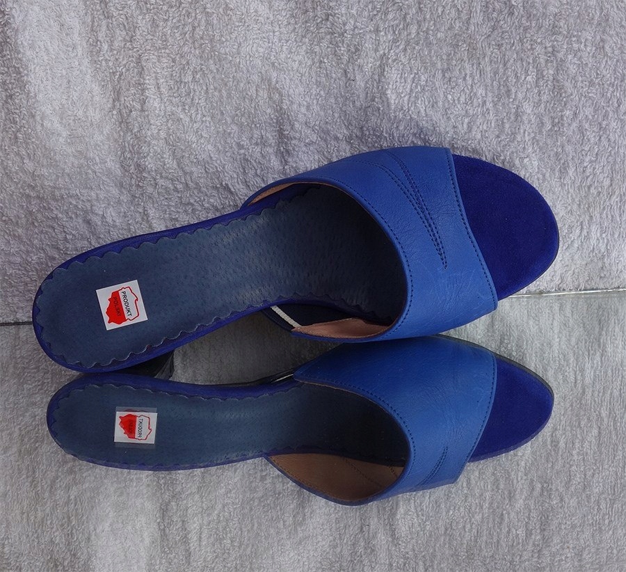 SkórA KLAPKI NIEBIESKI tegośc 3 H BARDZO SZEROKIE Oryginalne opakowanie producenta pudełko