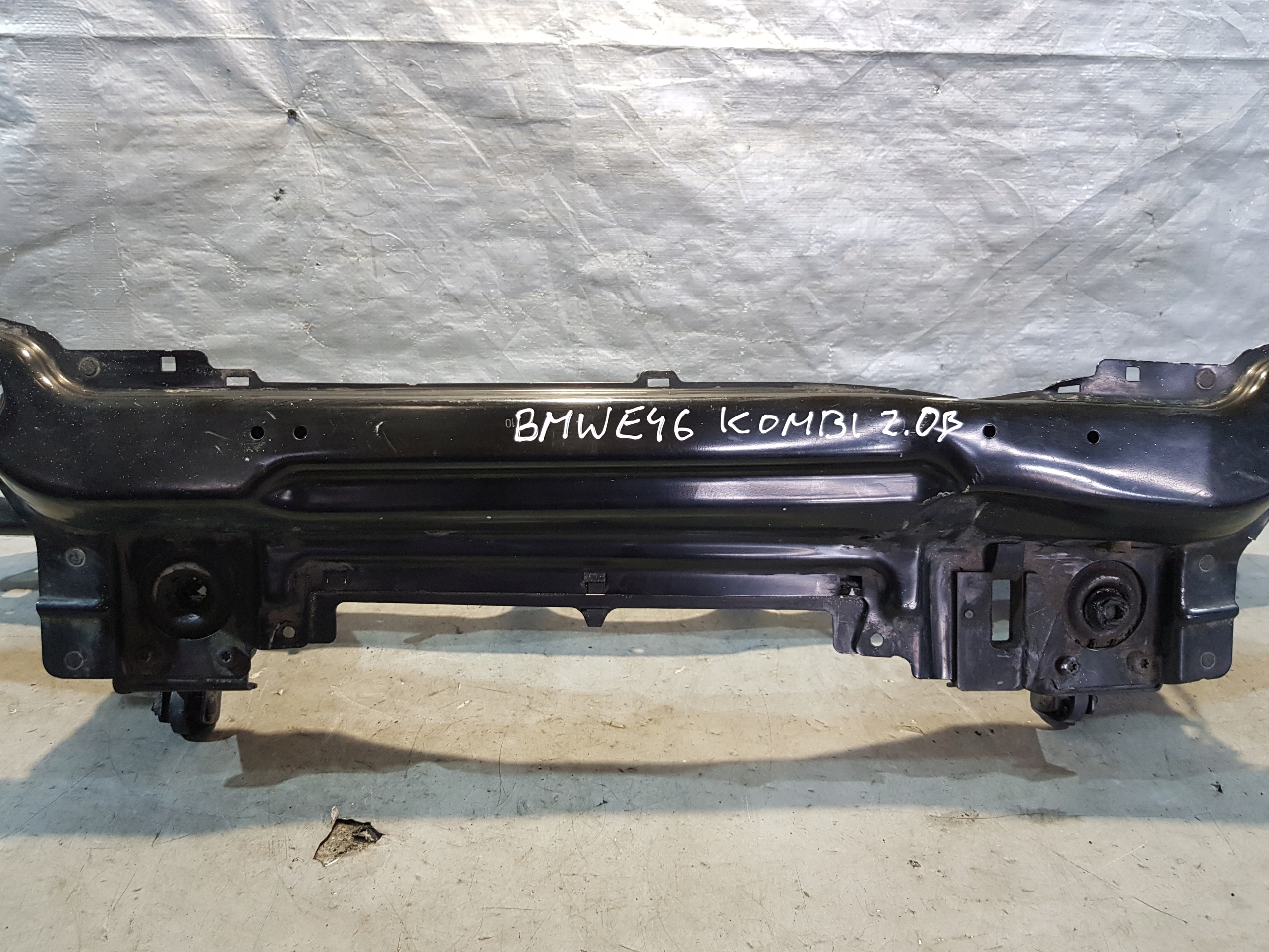 BMW E46 2.0B KOMBI support panel for radiators 8211467