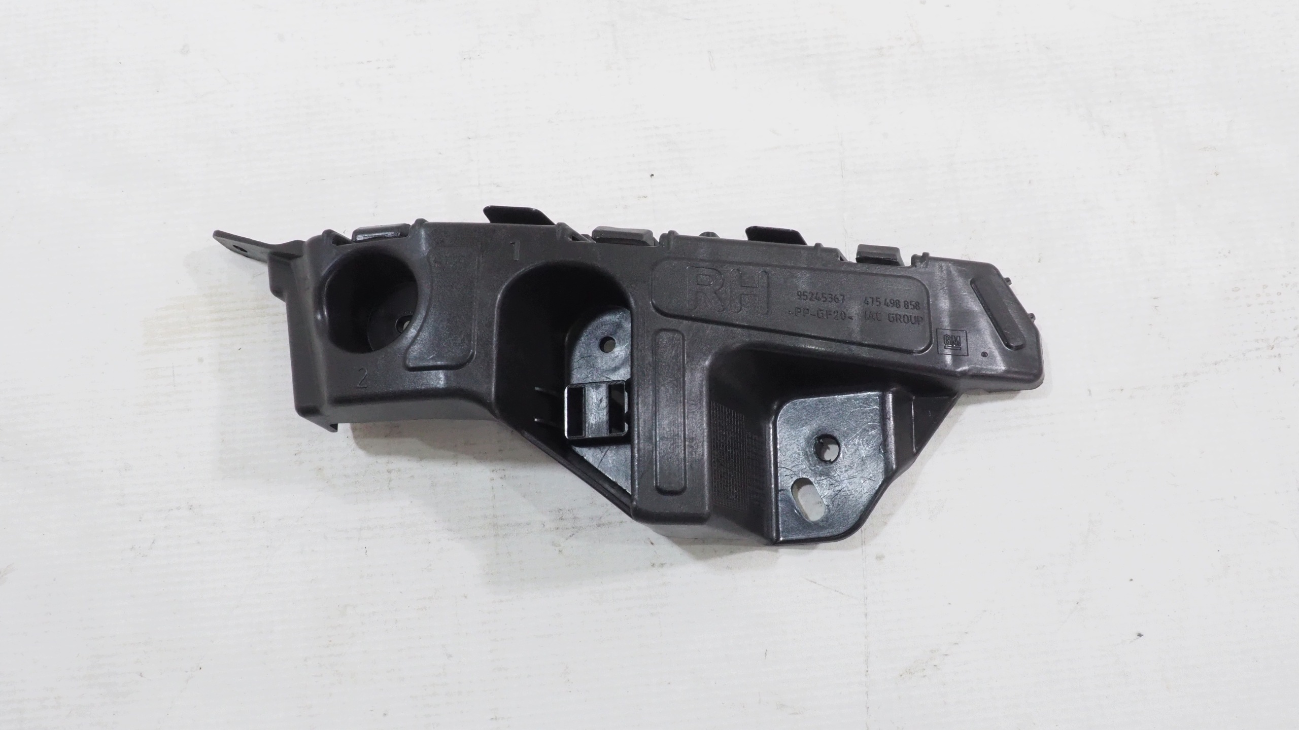 Opel Mokka A bumper bracket right front 95245367