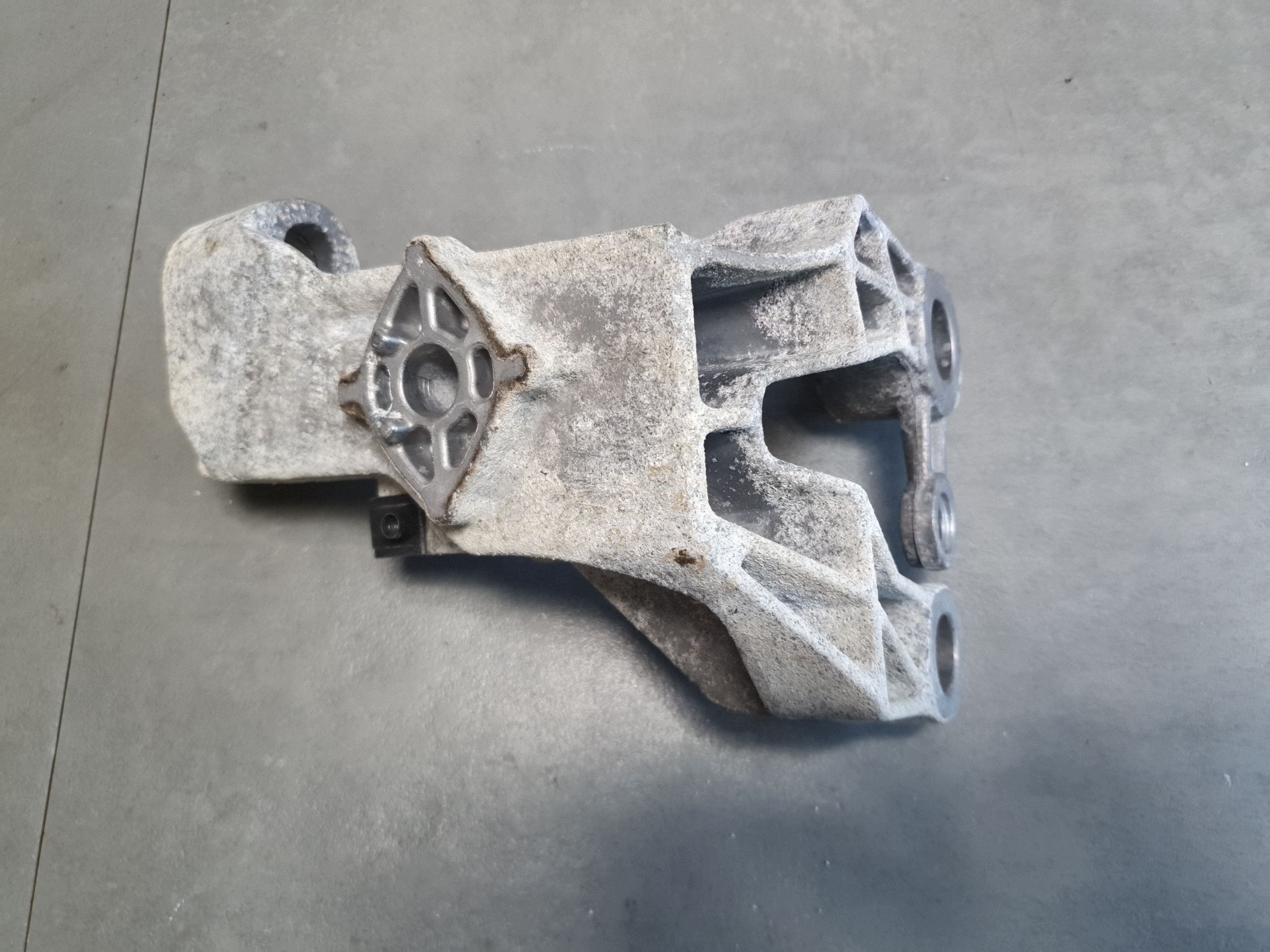 Audi SQ6 e-tron supporto supporto motore staffa fissaggio 85E199604C