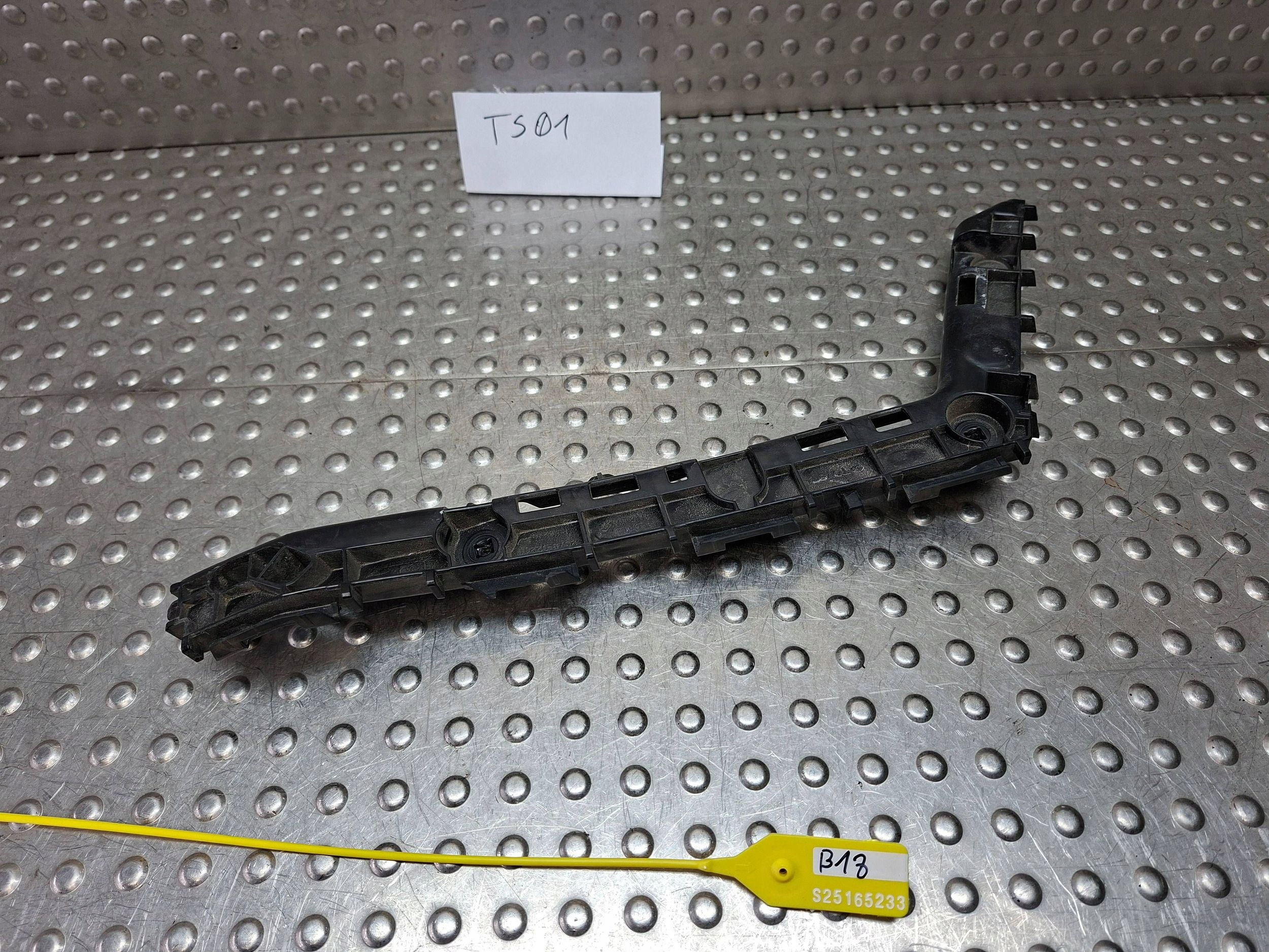 Support Support plaque Pare choc Arrière Droite TOYOTA COROLLA E12 19- Berline 52575-02210