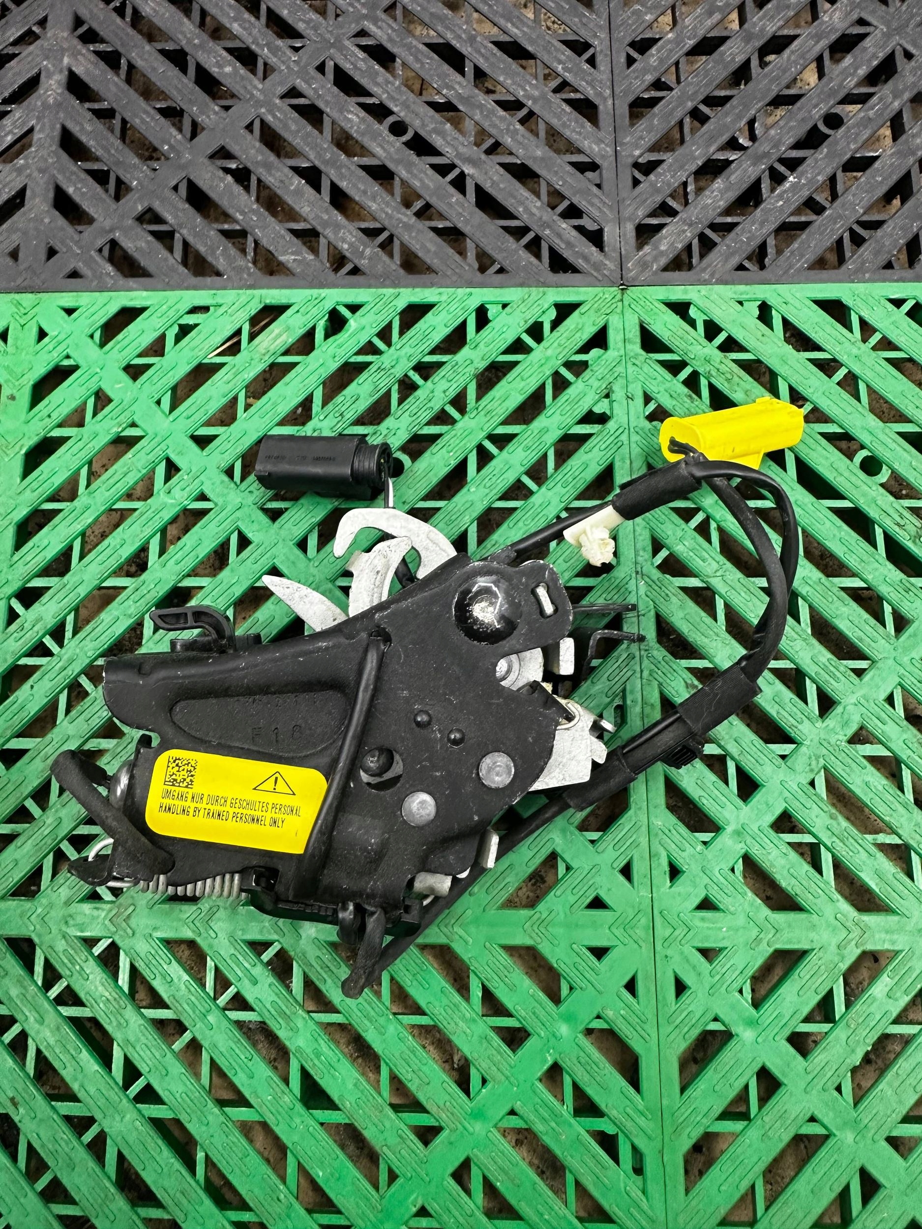 bonnet latch lock BMW 5 G30 G31 G11 7347410