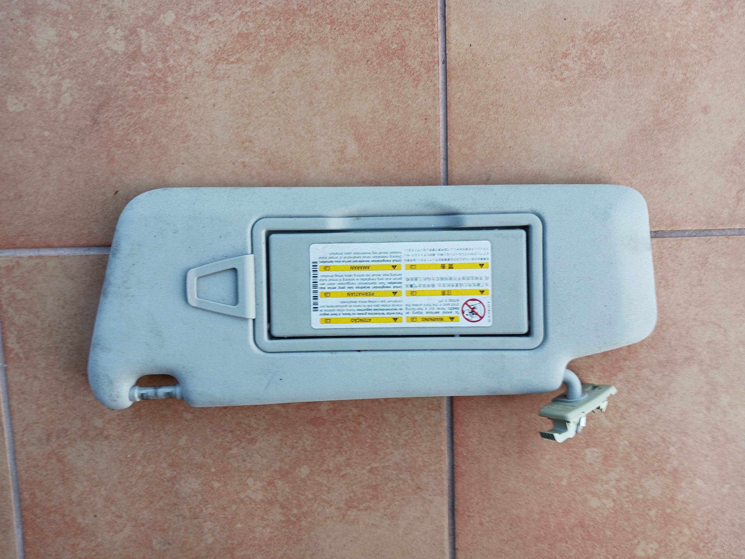 cover PRZECIWSLONECZNA left MERCEDES W204