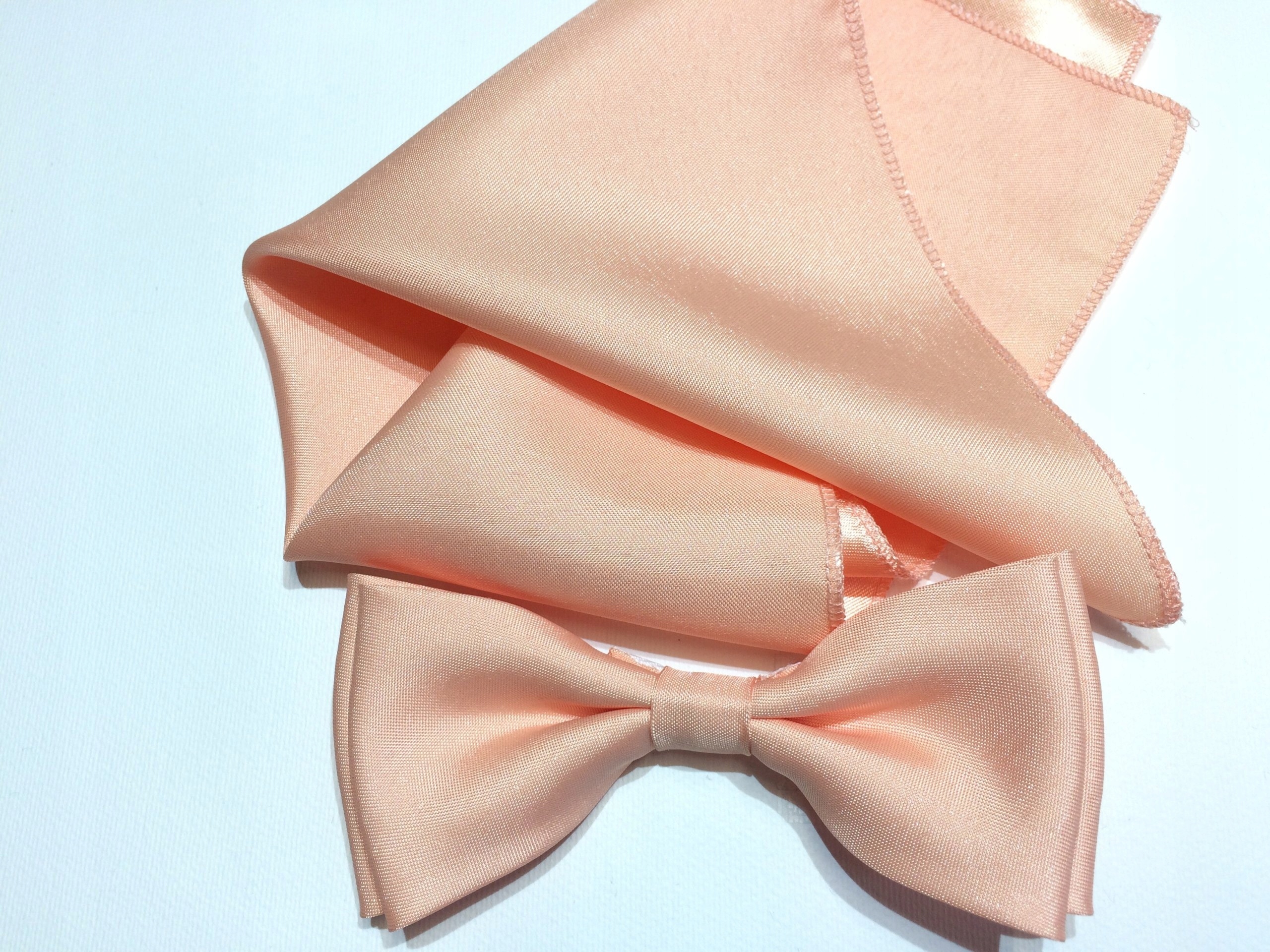 ŁOSOSIOWA JASNA MUCHA Z POSZETKĄ-CHUSTECZKĄ-WYPUST