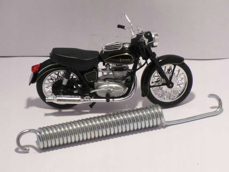 Junak M07 M10 sprężyna nóżki bocznej ocynk