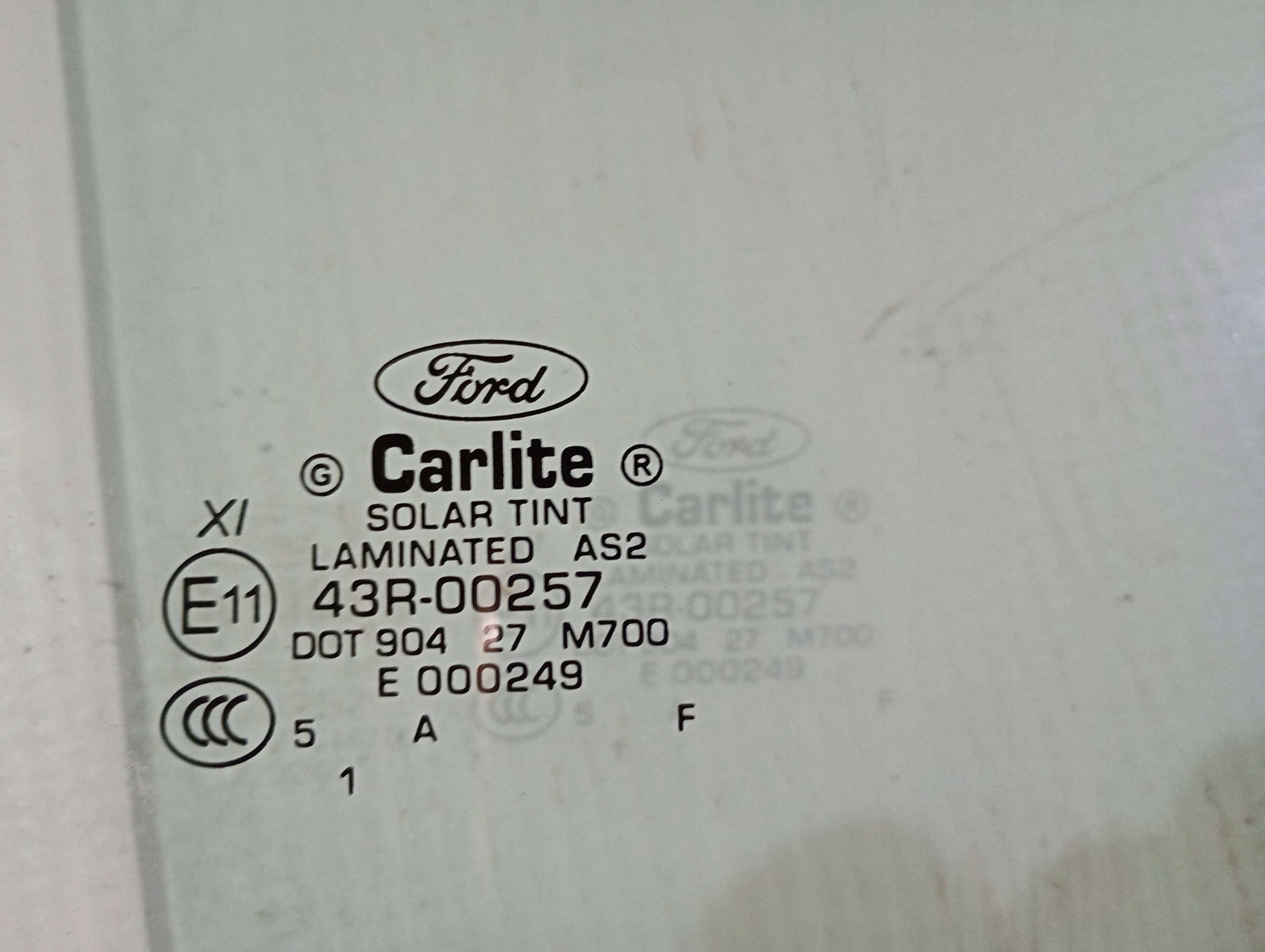 window front front right door of the passenger Ford Explorer V 2011-2019